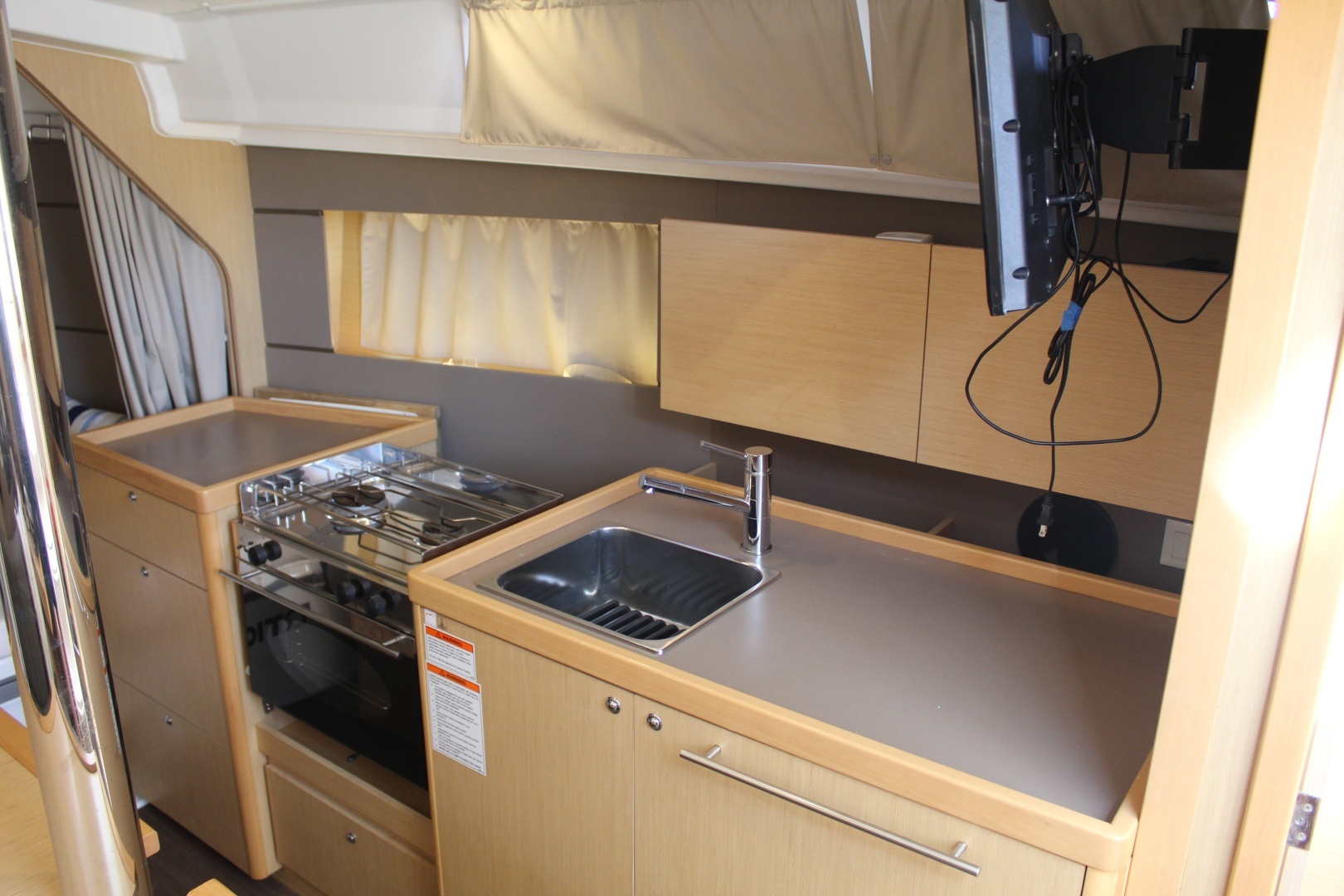 2016 Beneteau 35 Oceanis - Image 25