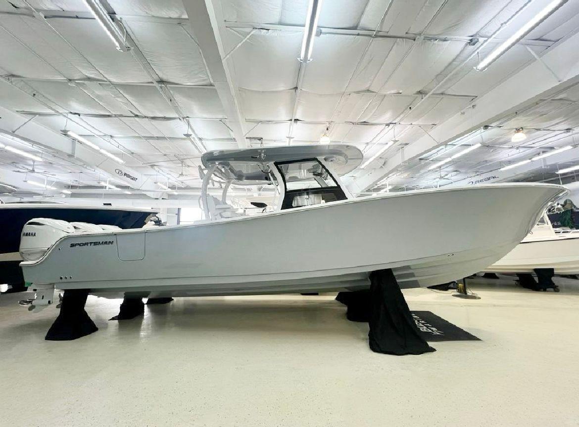 2025 Sportsman Open 352 Center Console
