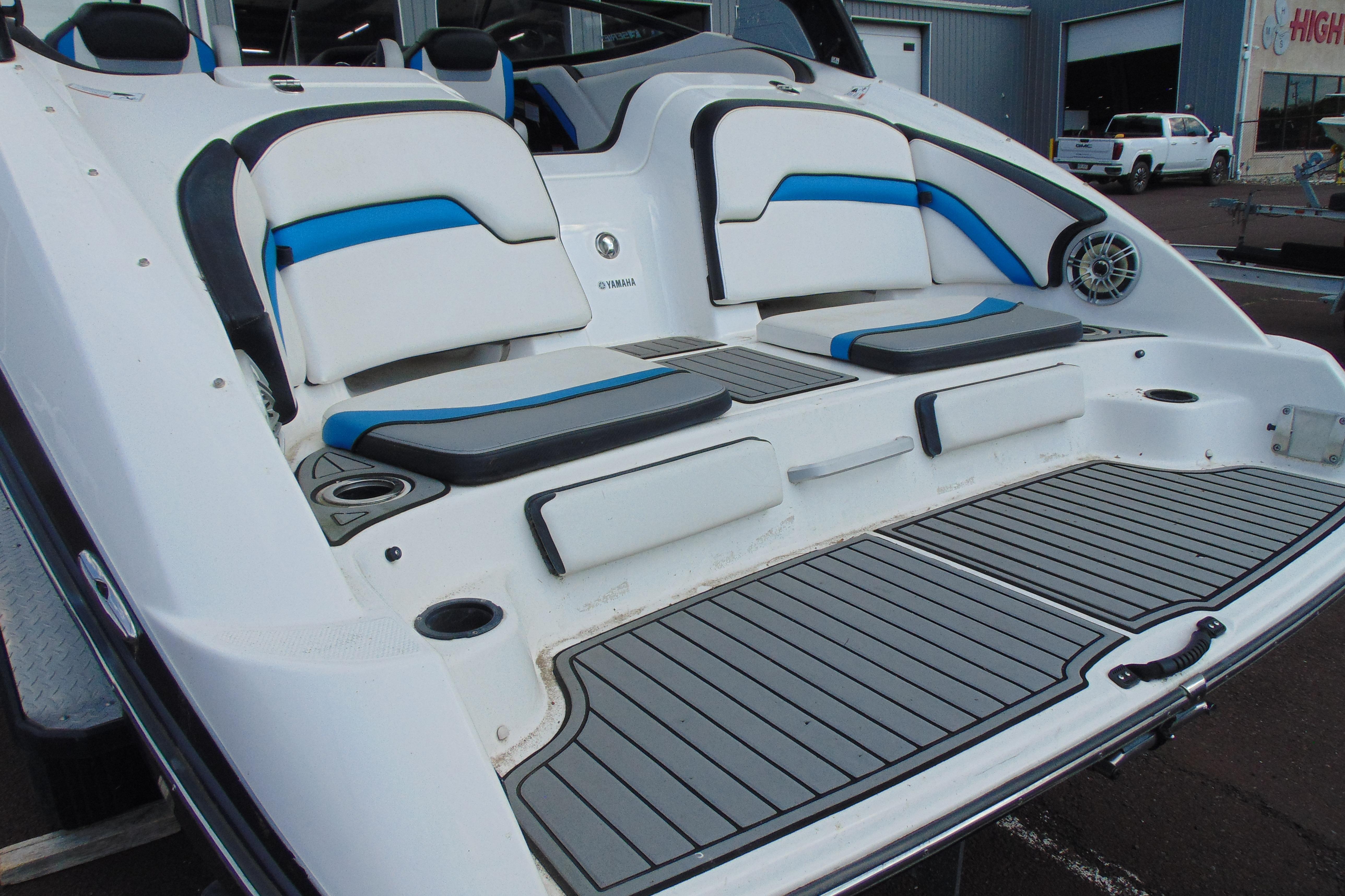 2016 Yamaha Boats 242X E-Series rear seating and deck, featuring sleek design and comfort.