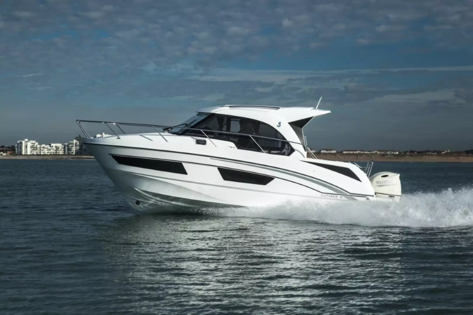 2025 Beneteau Antares 9 - Image 7