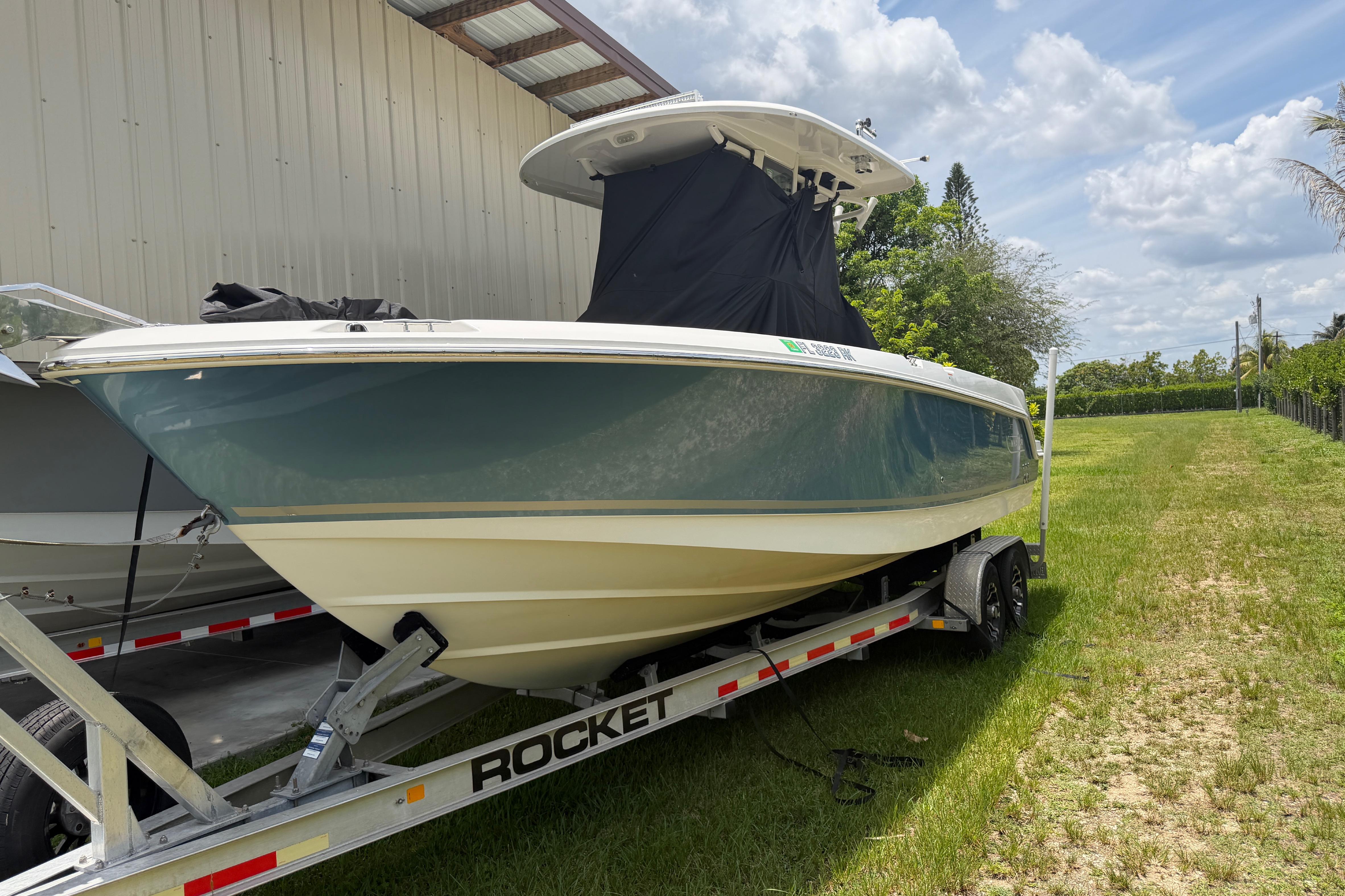 2016 Boston Whaler 250 Outrage