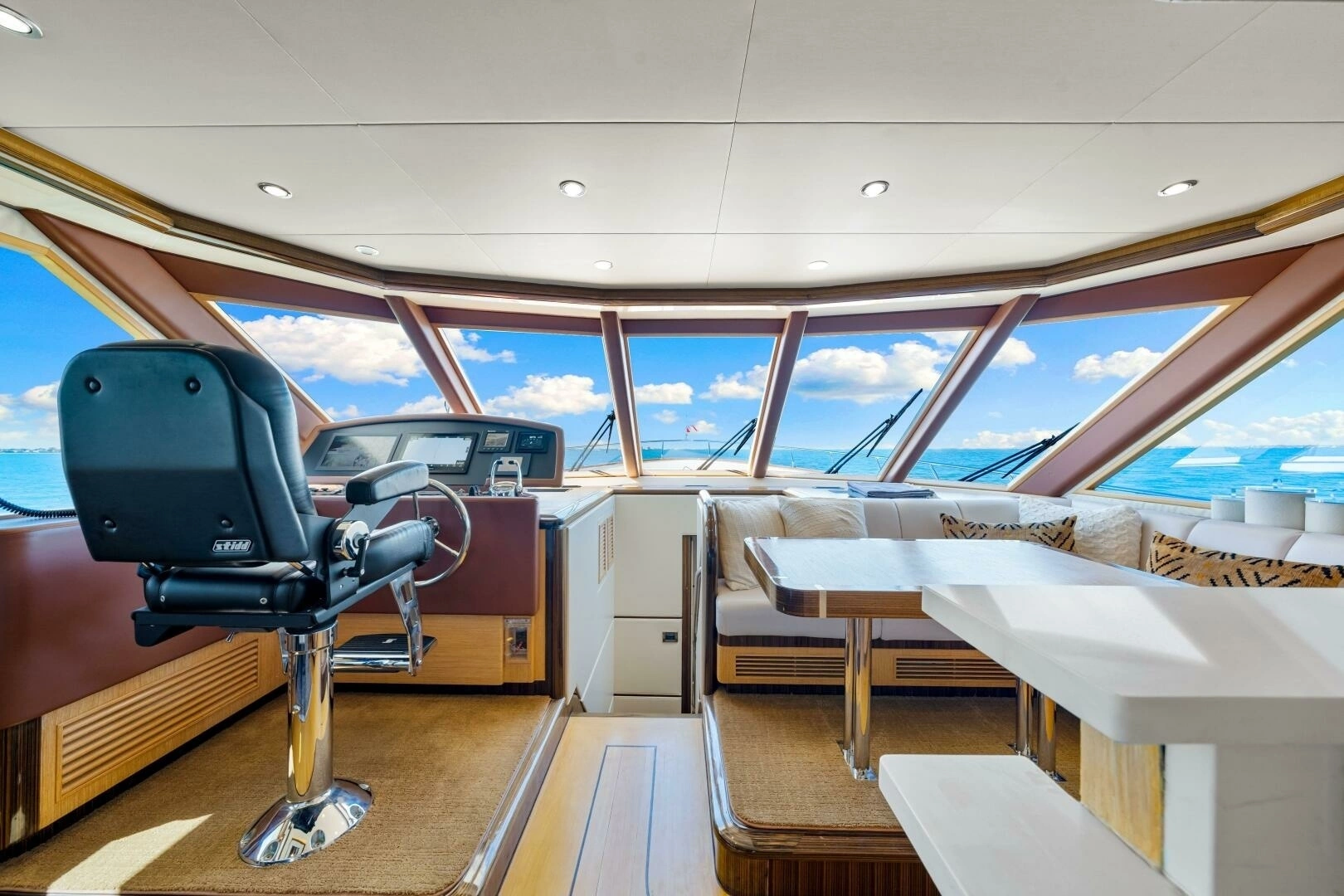 2010 Ocean Alexander 83 Motor Yacht - Image 21