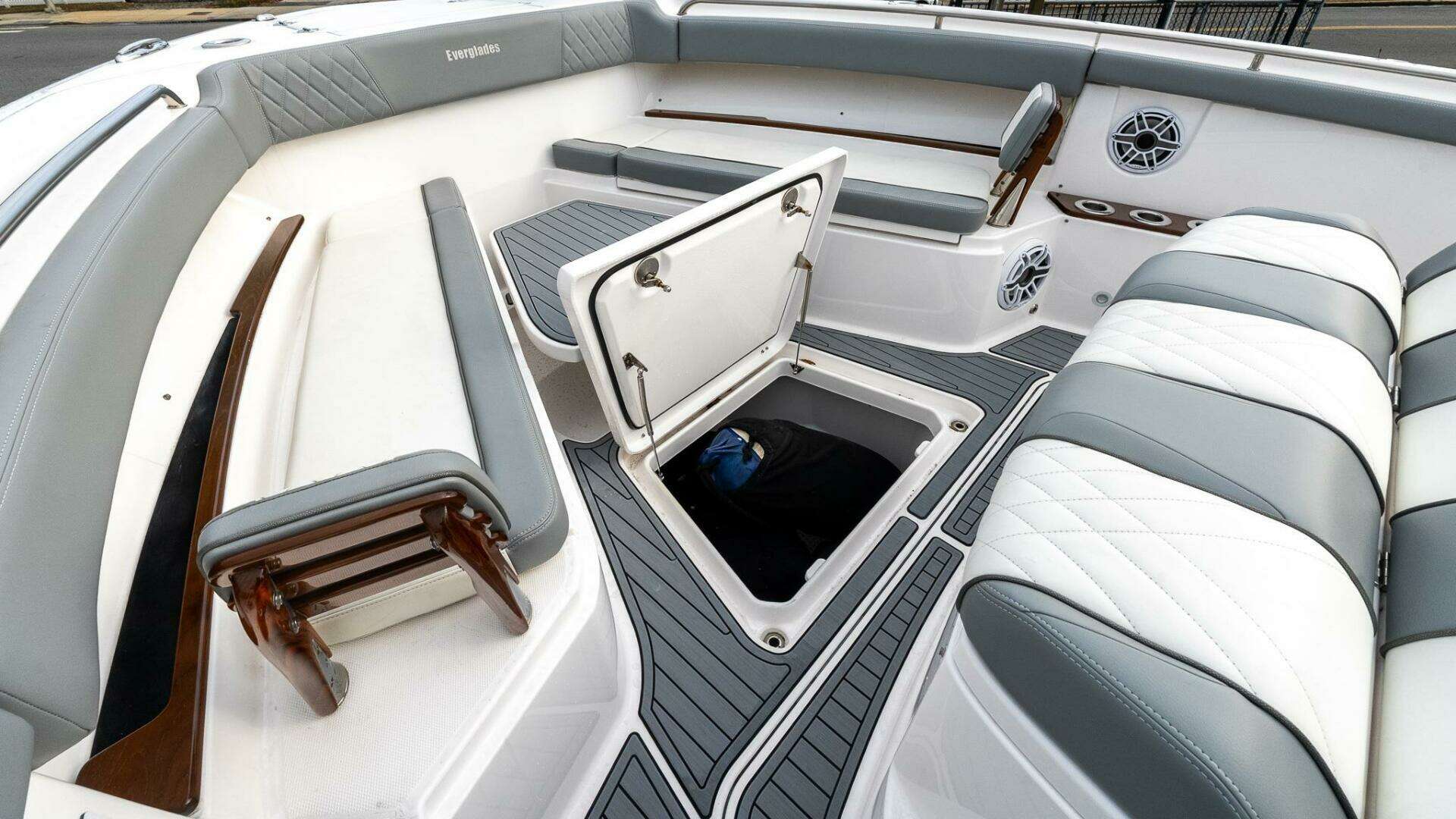 2023 Everglades 455 Center Console - Image 46