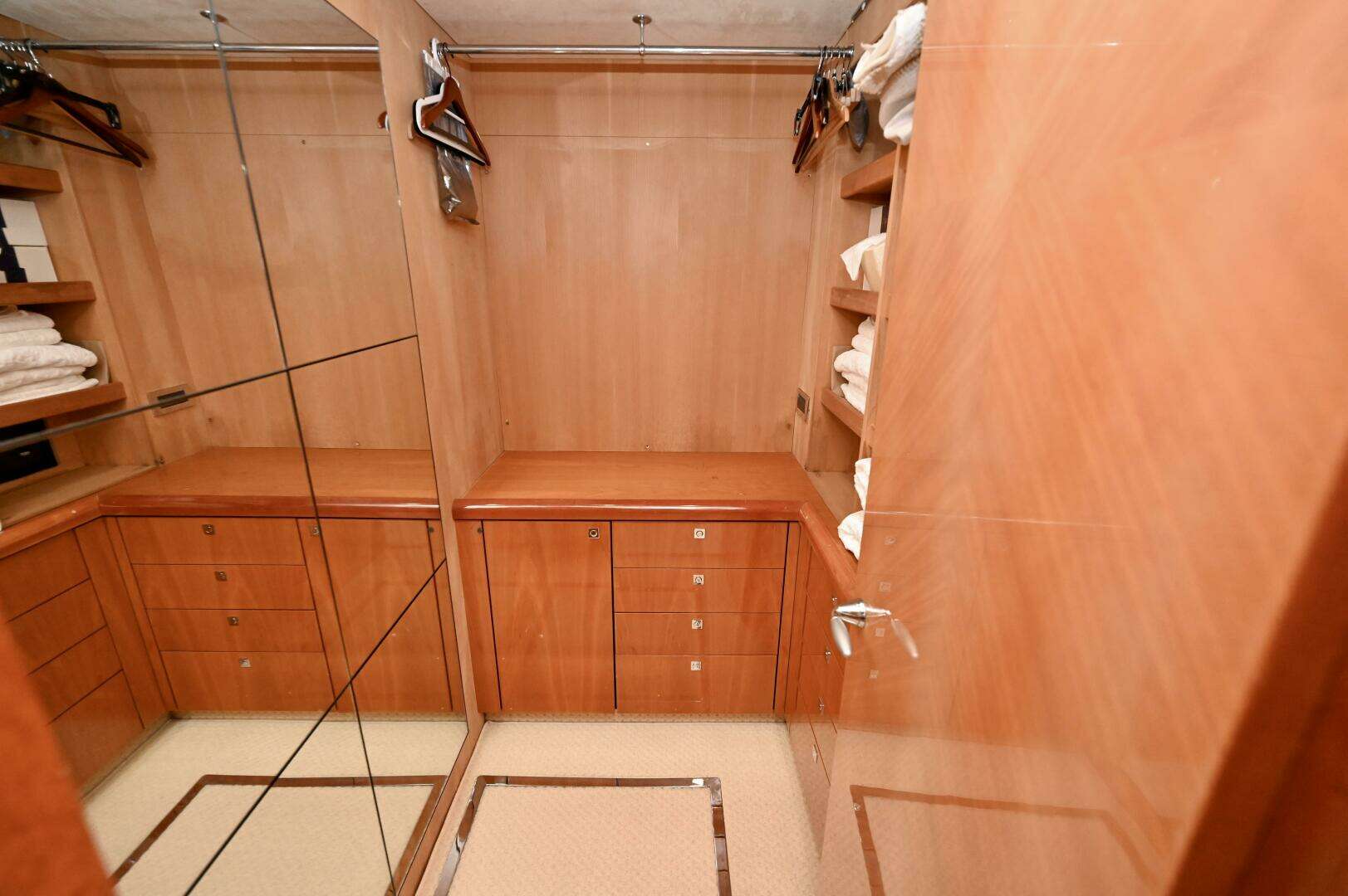 2005 Sunseeker Yacht - Image 30
