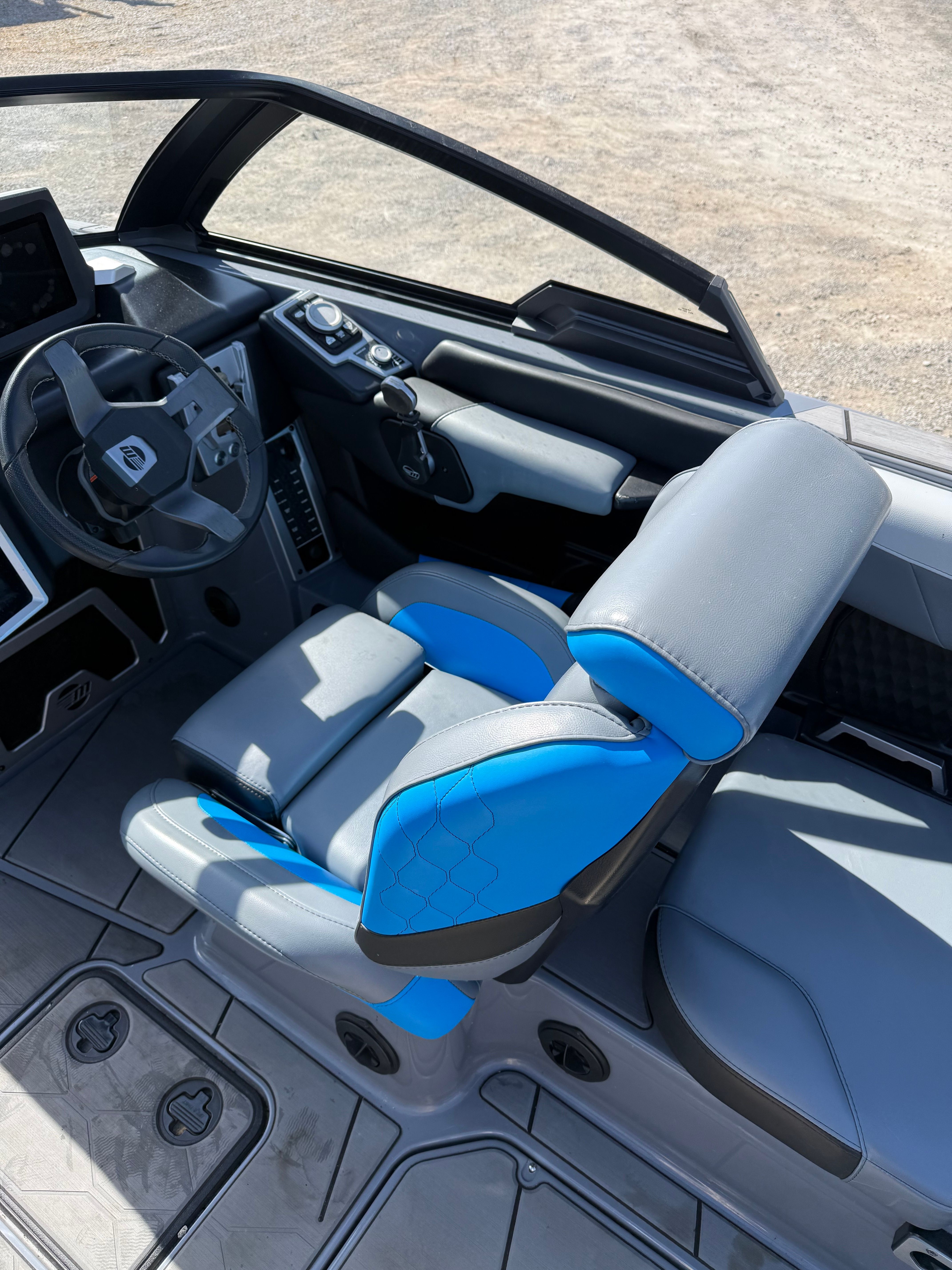 2021 MALIBU M220 - Image 9