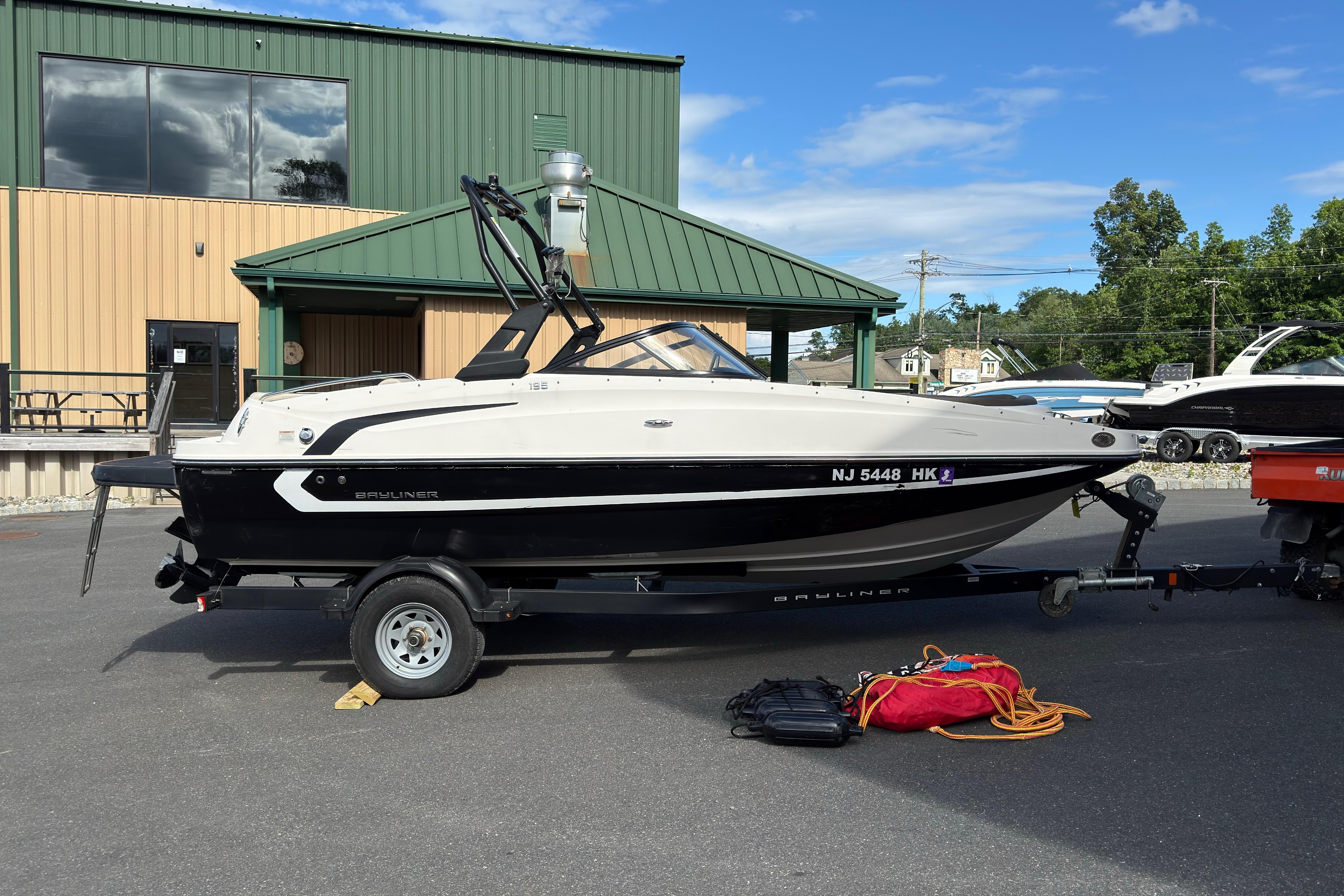 2018 Bayliner 195 Deck Boat