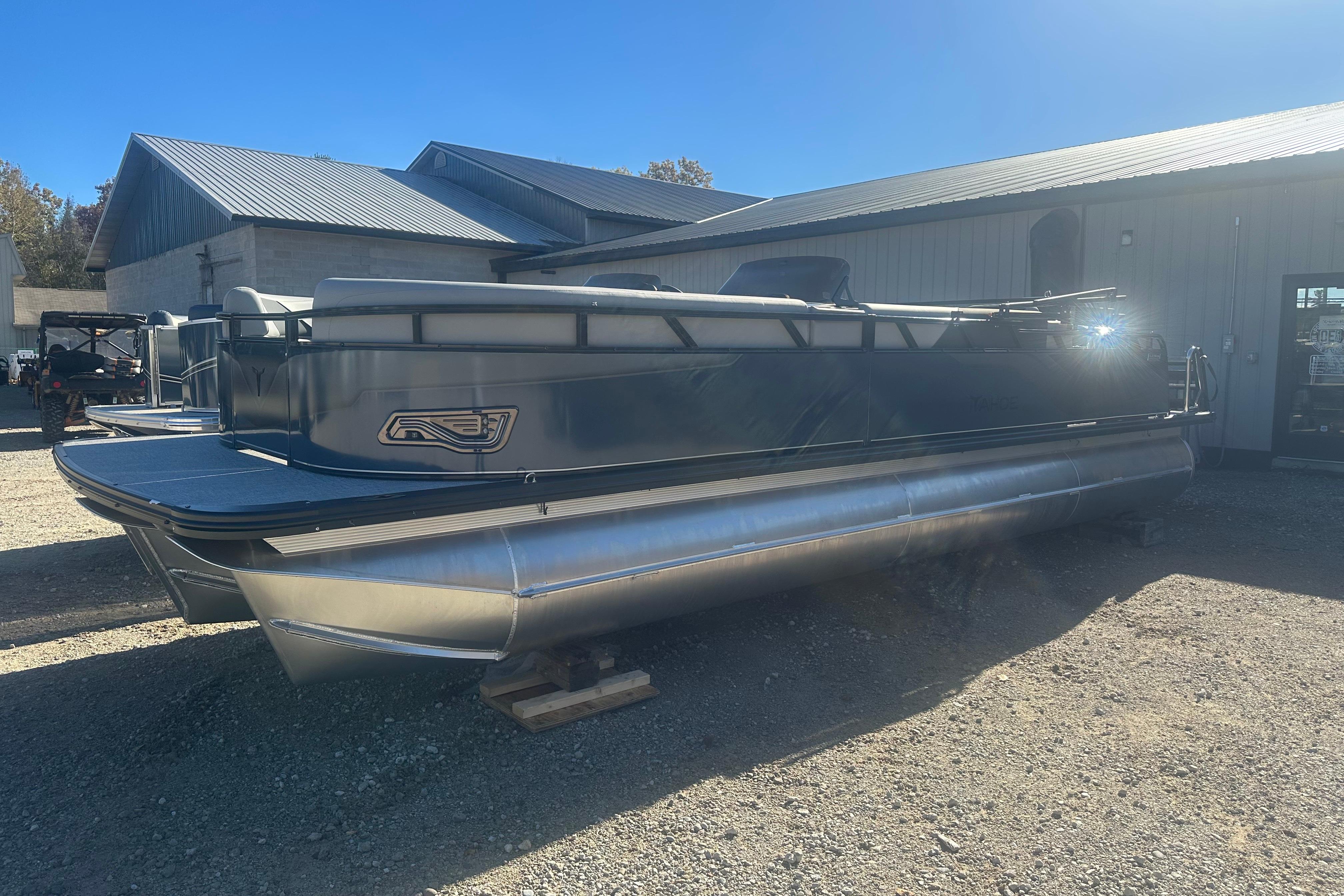 2026 Tahoe Pontoon Sport