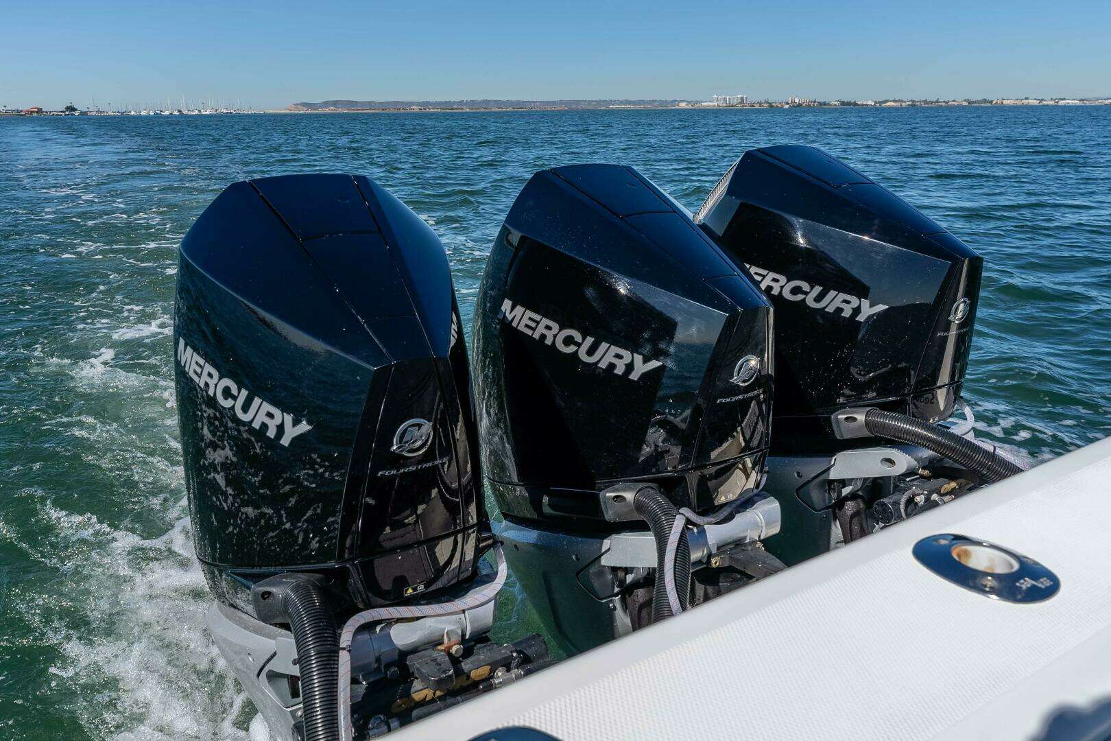 2018 SeaVee 370 Z - Image 23