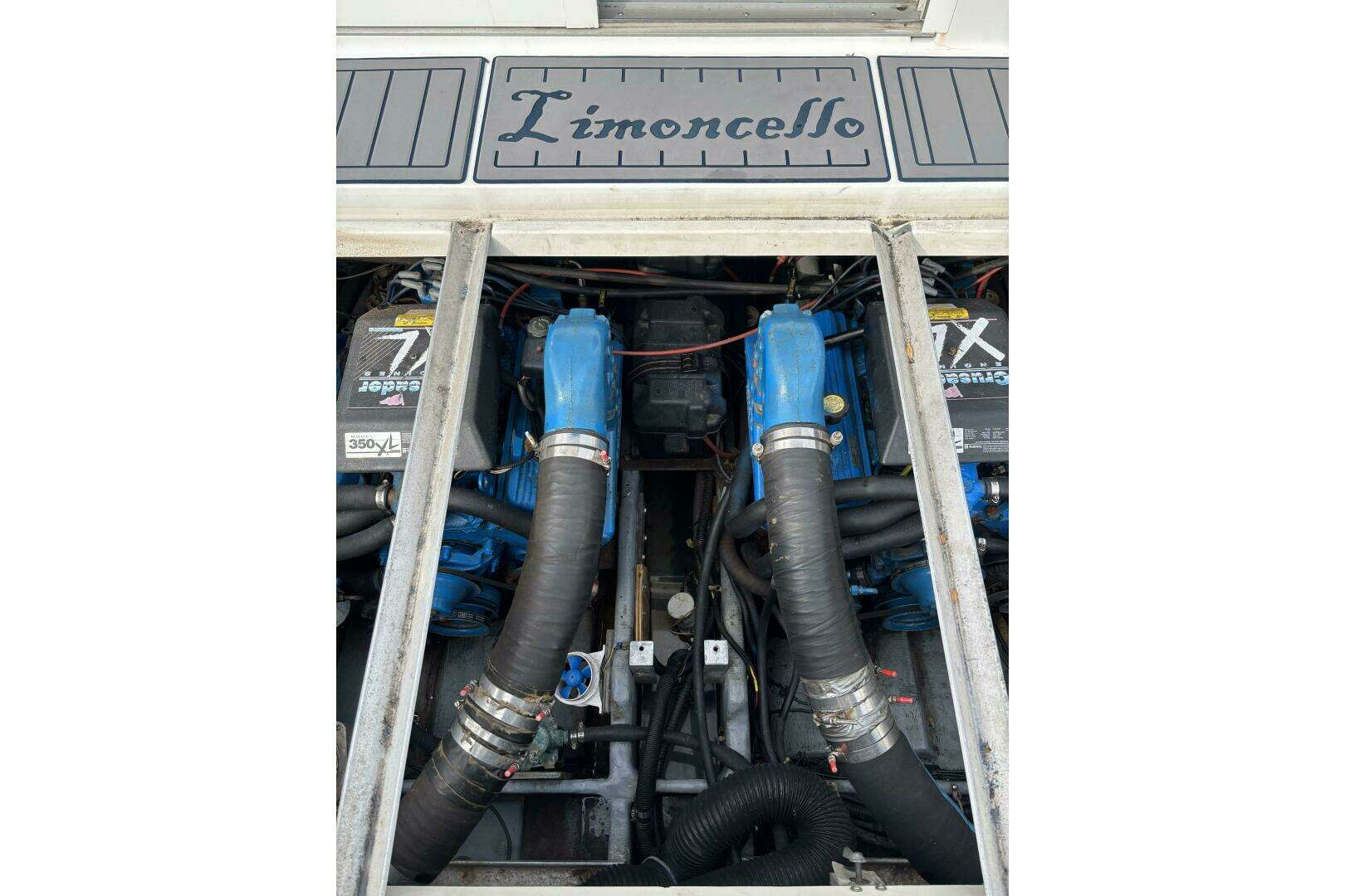 1996 Carver 320 Voyager - Image 55