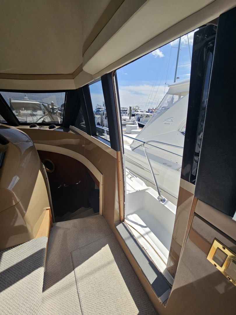 1999 Carver 530 Voyager - Image 15