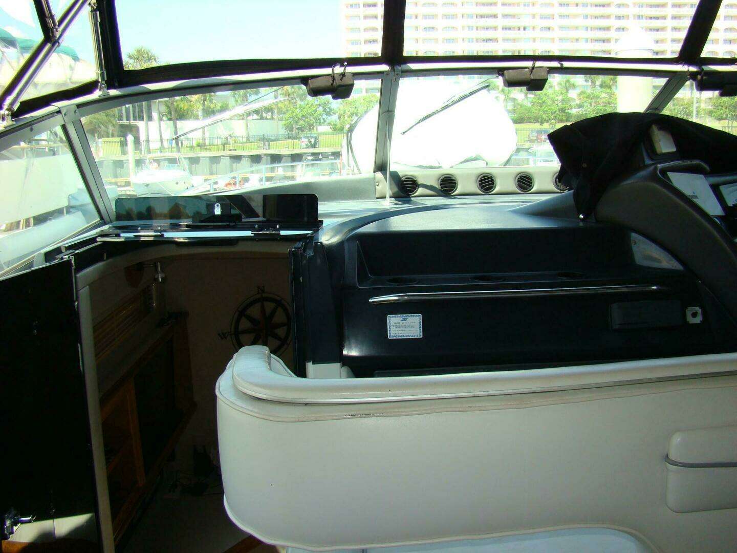 1991 Sea Ray 480 Sundancer - Image 13