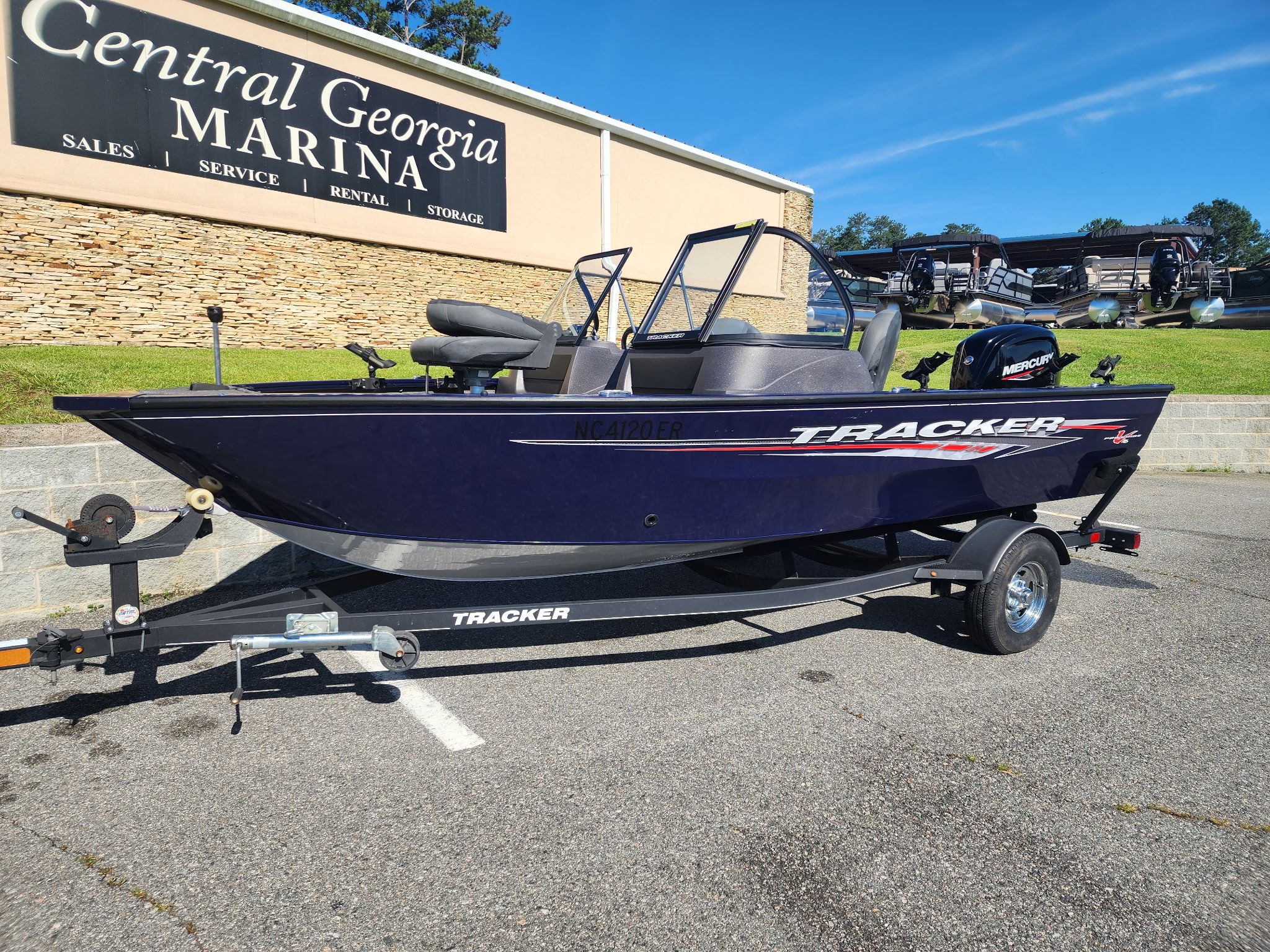 2022 Tracker Pro Guide V-16 SC