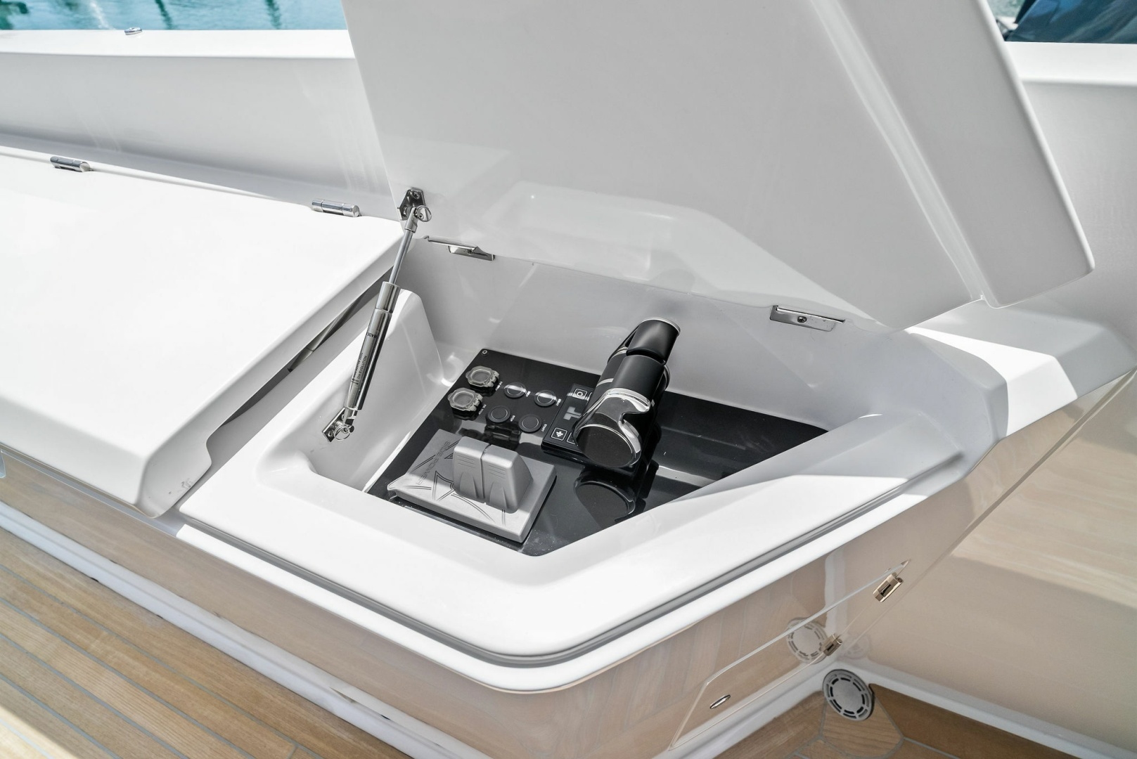 2023 Ferretti Yachts 860 - Image 18