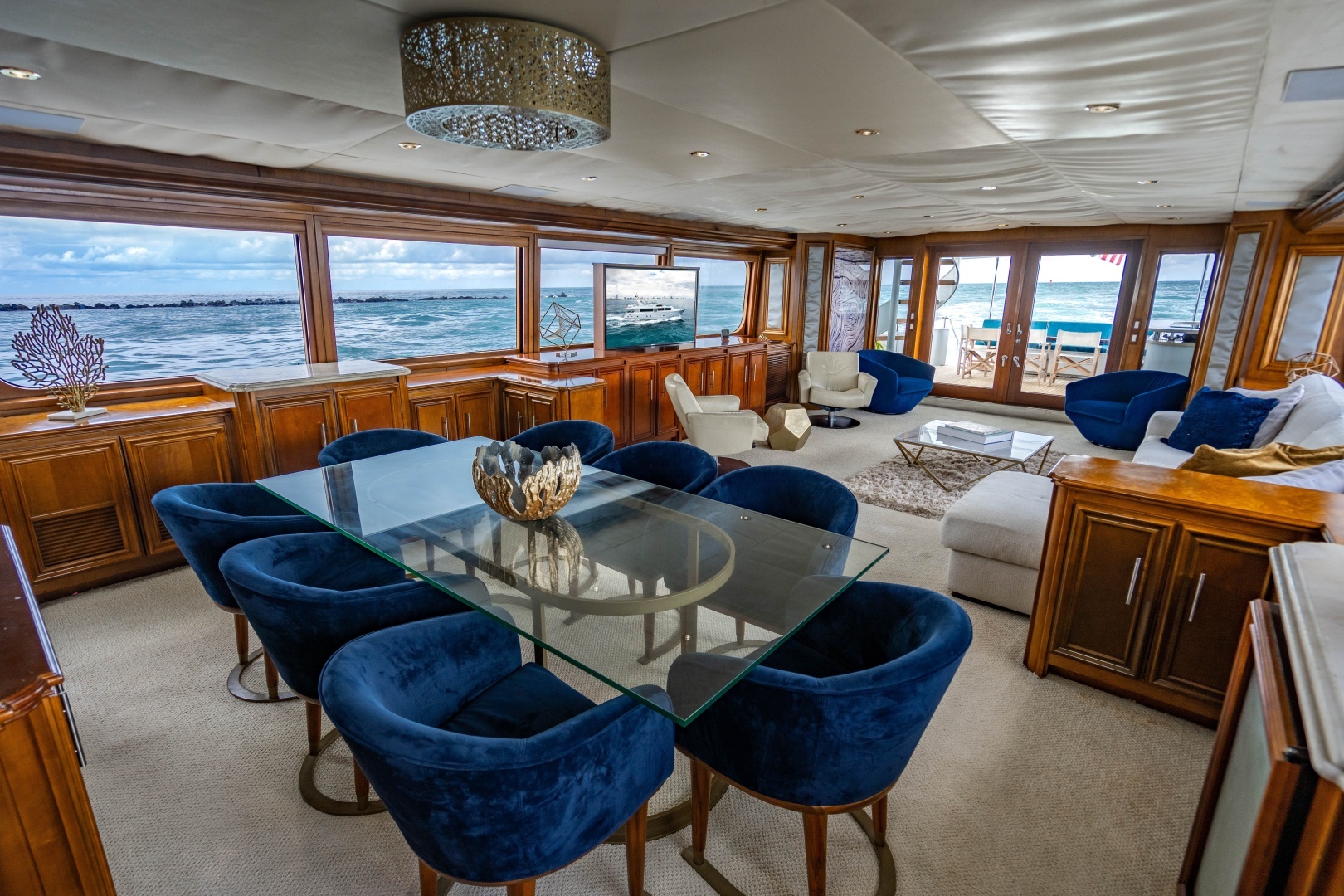 2006 Broward Raised Pilothouse - Image 5