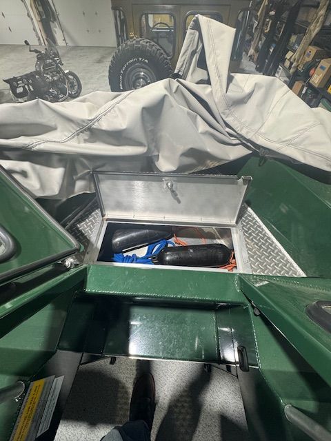 Hewescraft 180 Sportsman 2023 with storage compartment and accessories.
