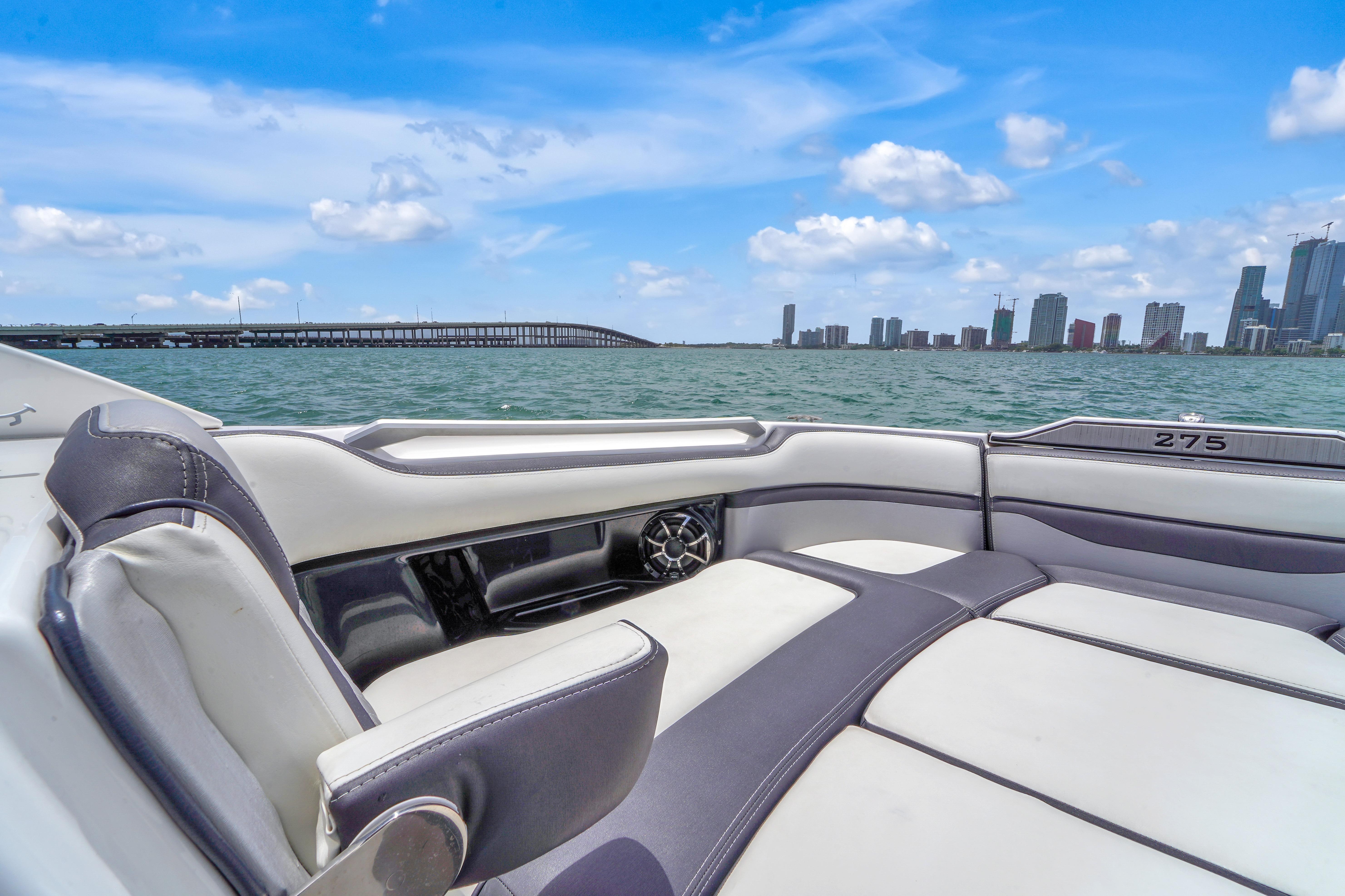 2021 Yamaha Boats 275SD interior with city skyline and bridge in the background.