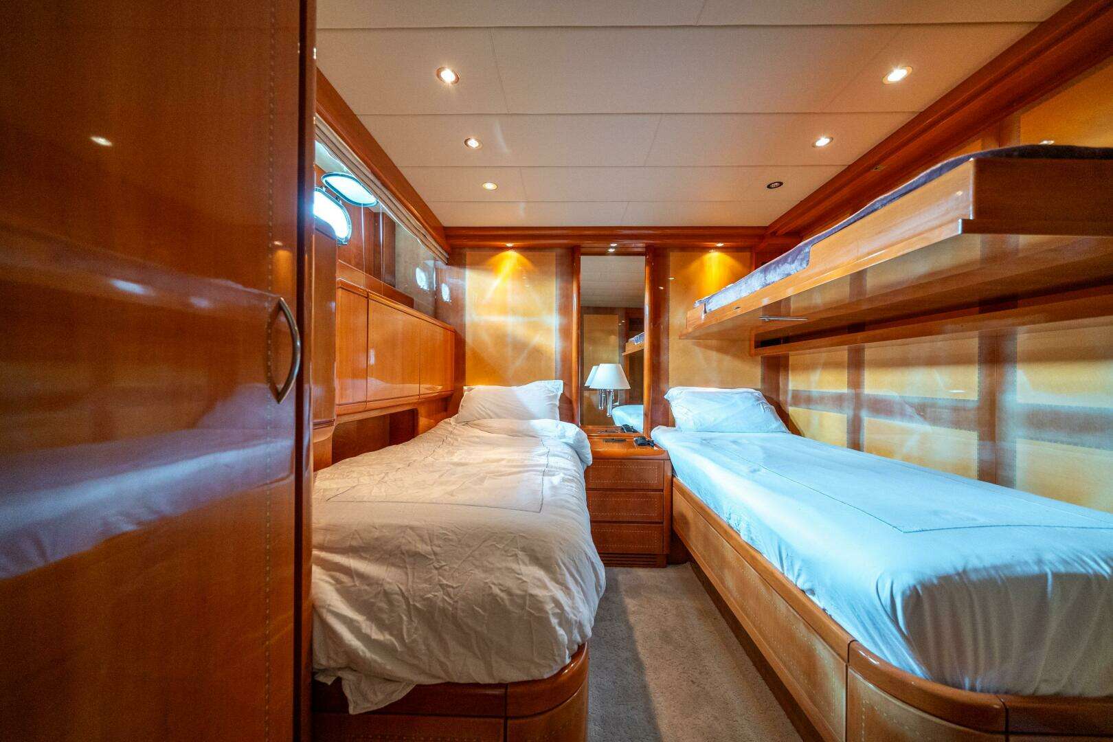 2001 Mangusta 80 - Image 42
