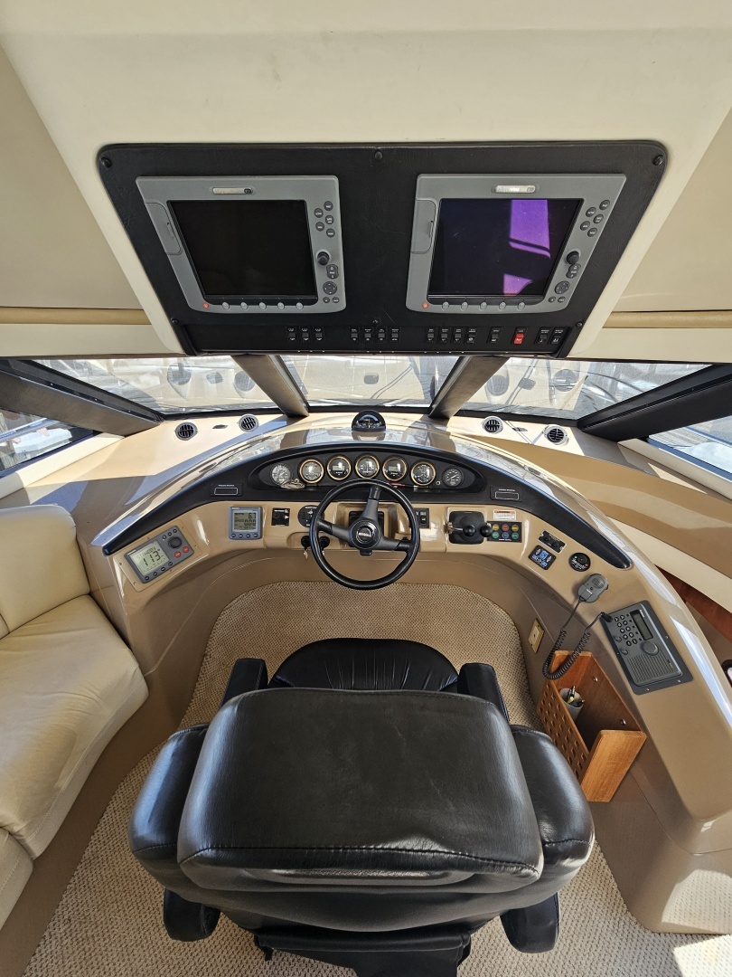 1999 Carver 530 Voyager - Image 13