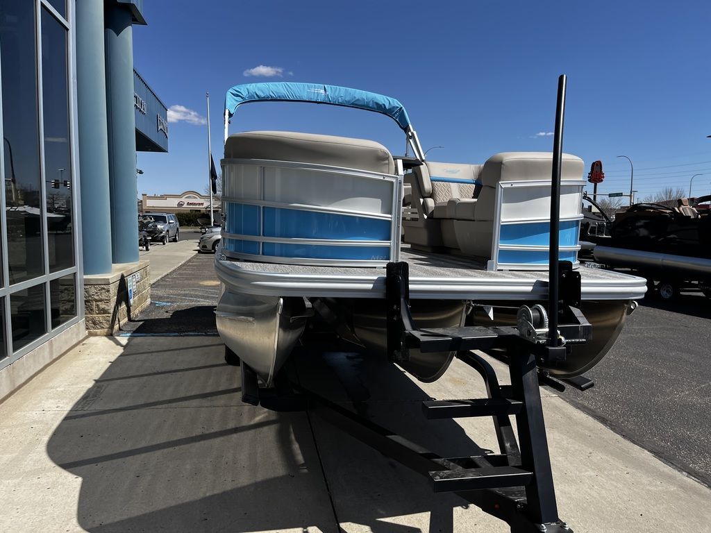 2025 Bennington 22 M Fastback - Quad Bench - 7