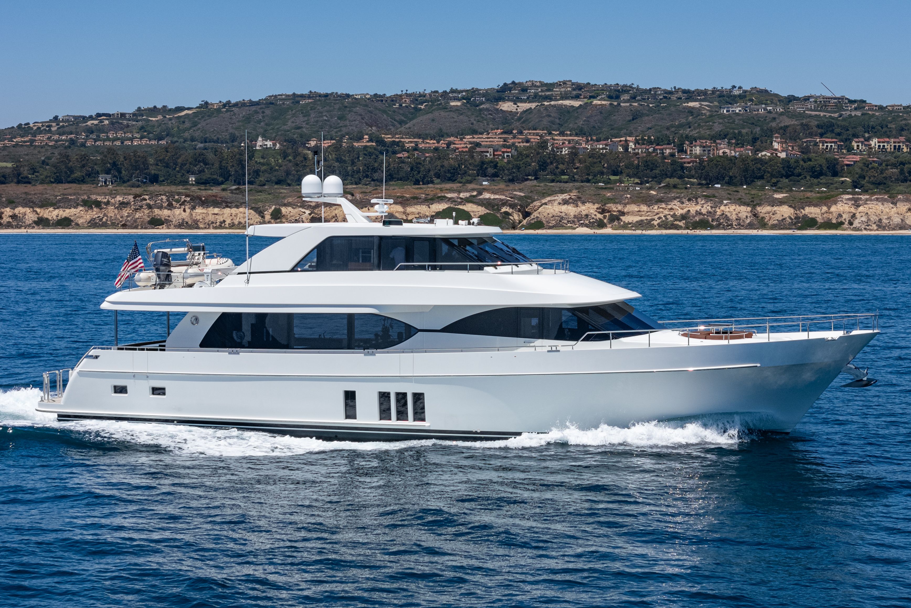 2015 Ocean Alexander 90 Skylounge Motoryacht - 4