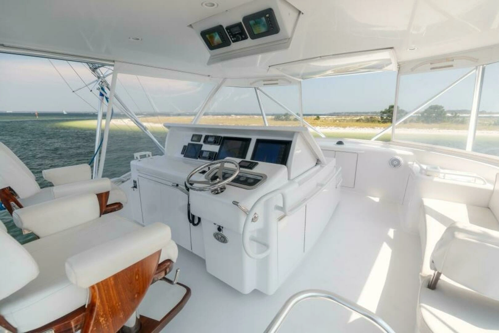 2008 Hatteras 60 Convertible - Image 25