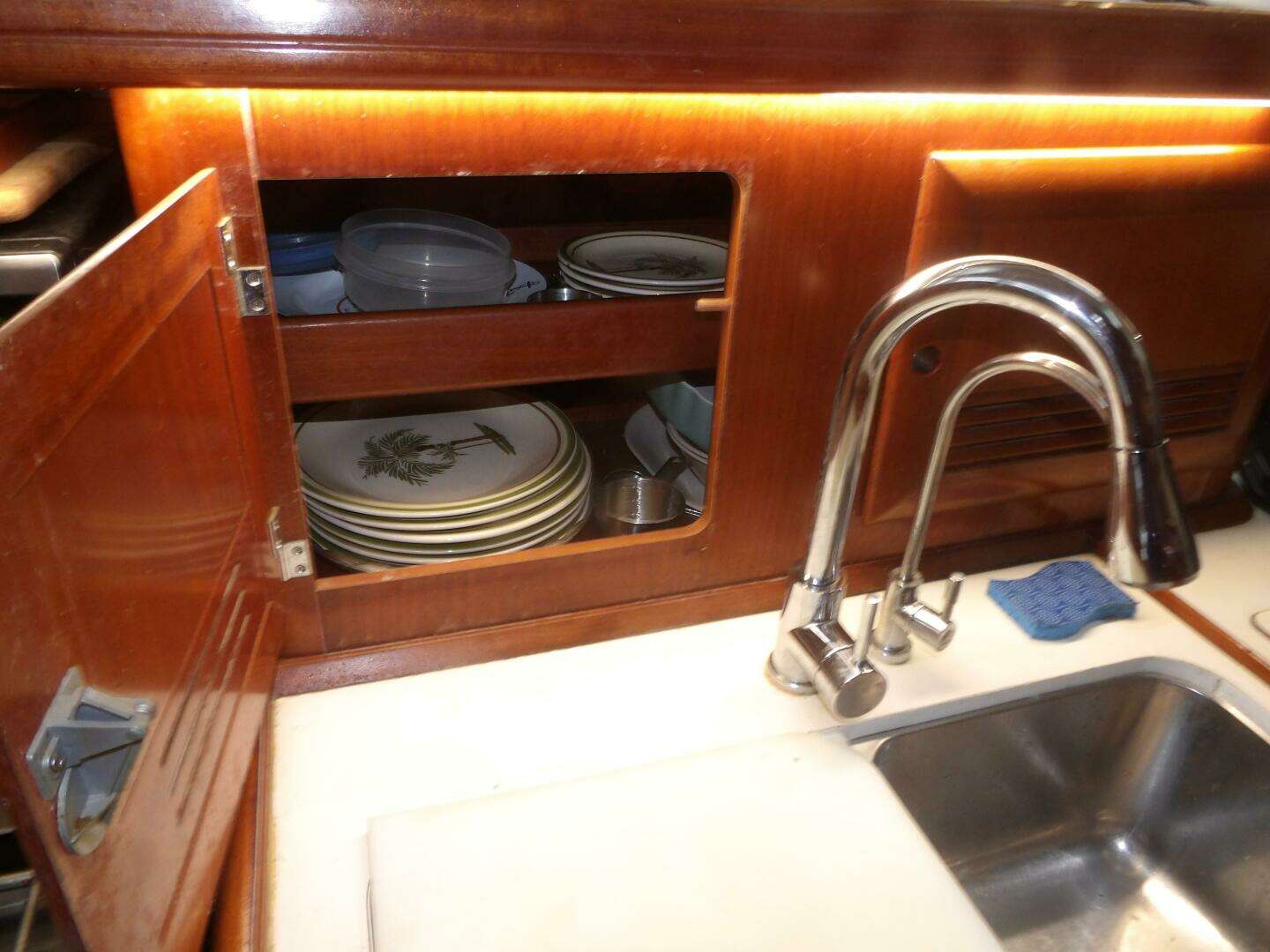 2004 Beneteau 423 - Image 34