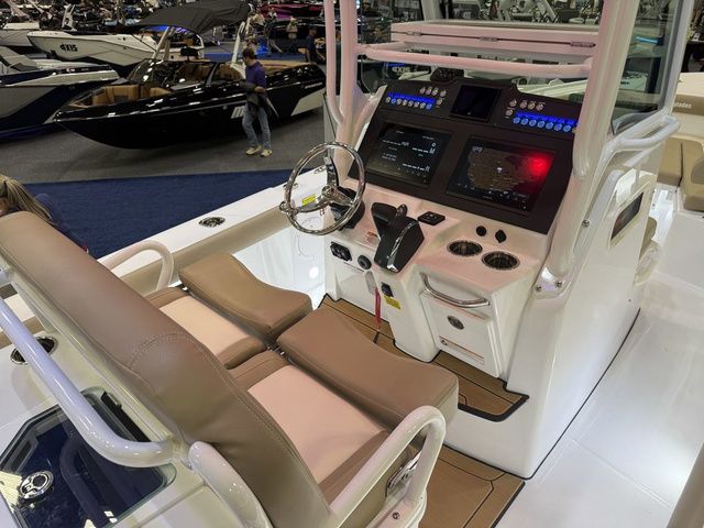 2026 Everglades 253 Center Console - 14