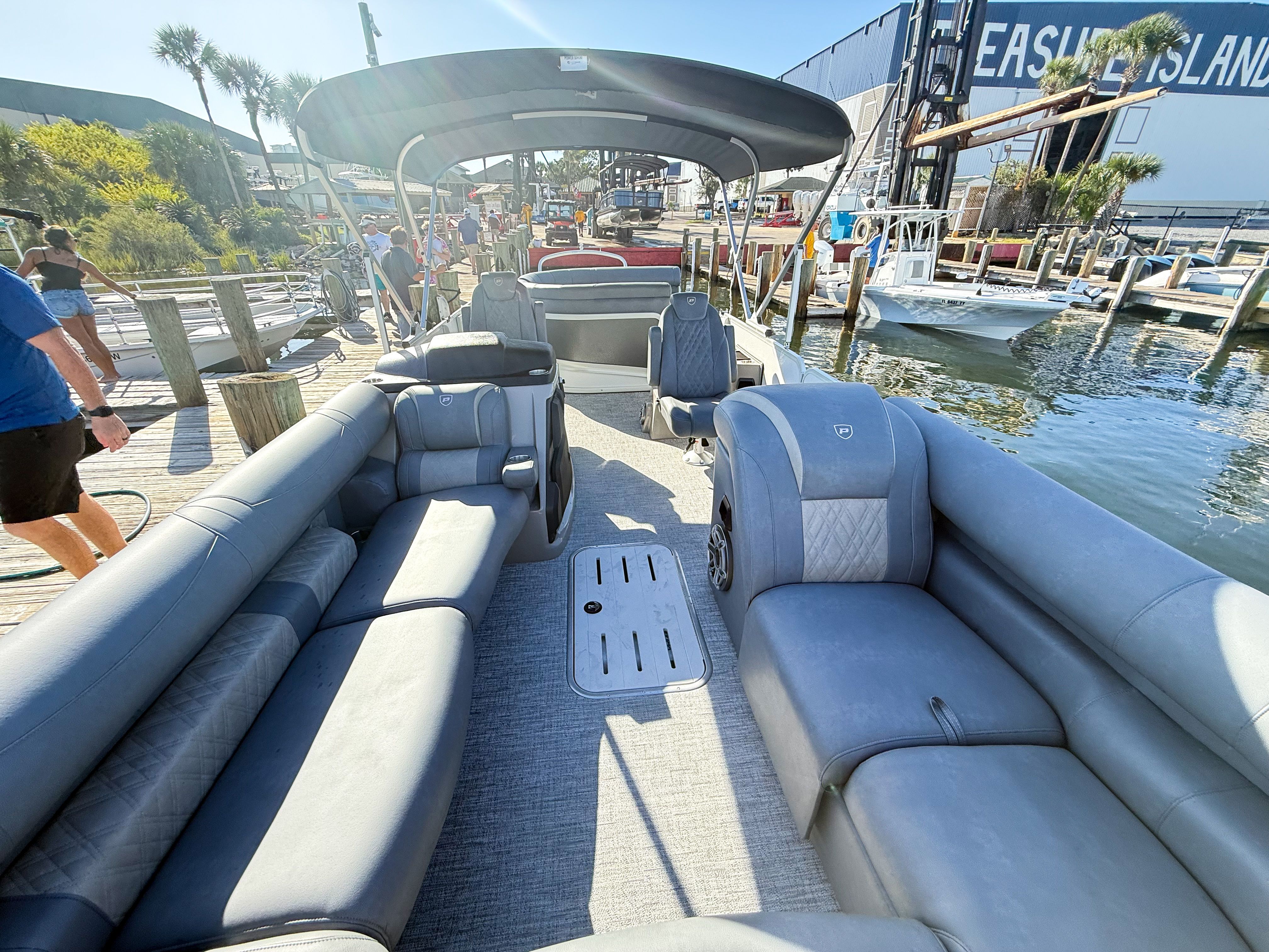 2025 PREMIER 270 INTRIGUE - Image 7