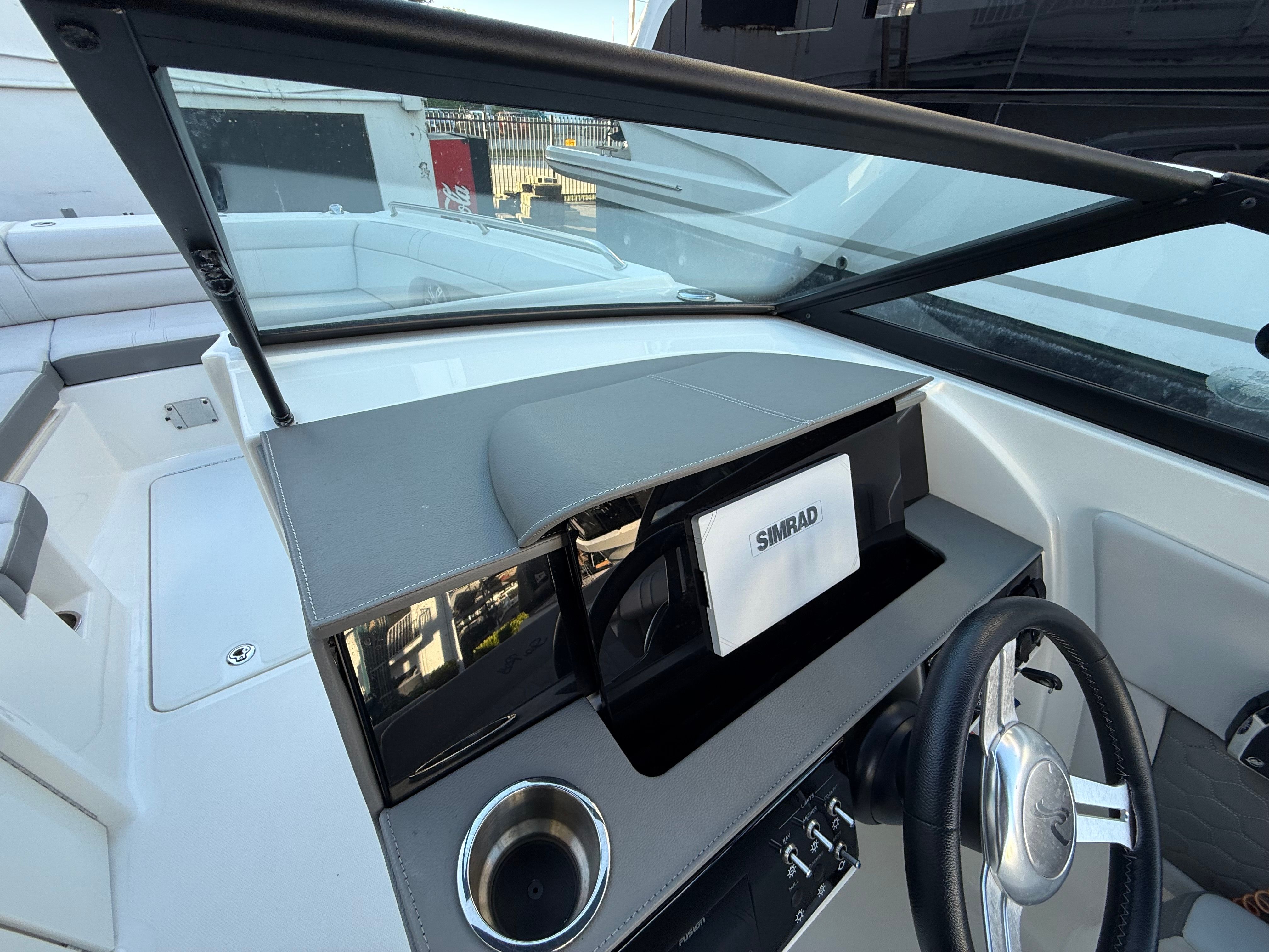 2024 Sea Ray SDX 270 Outboard - 15