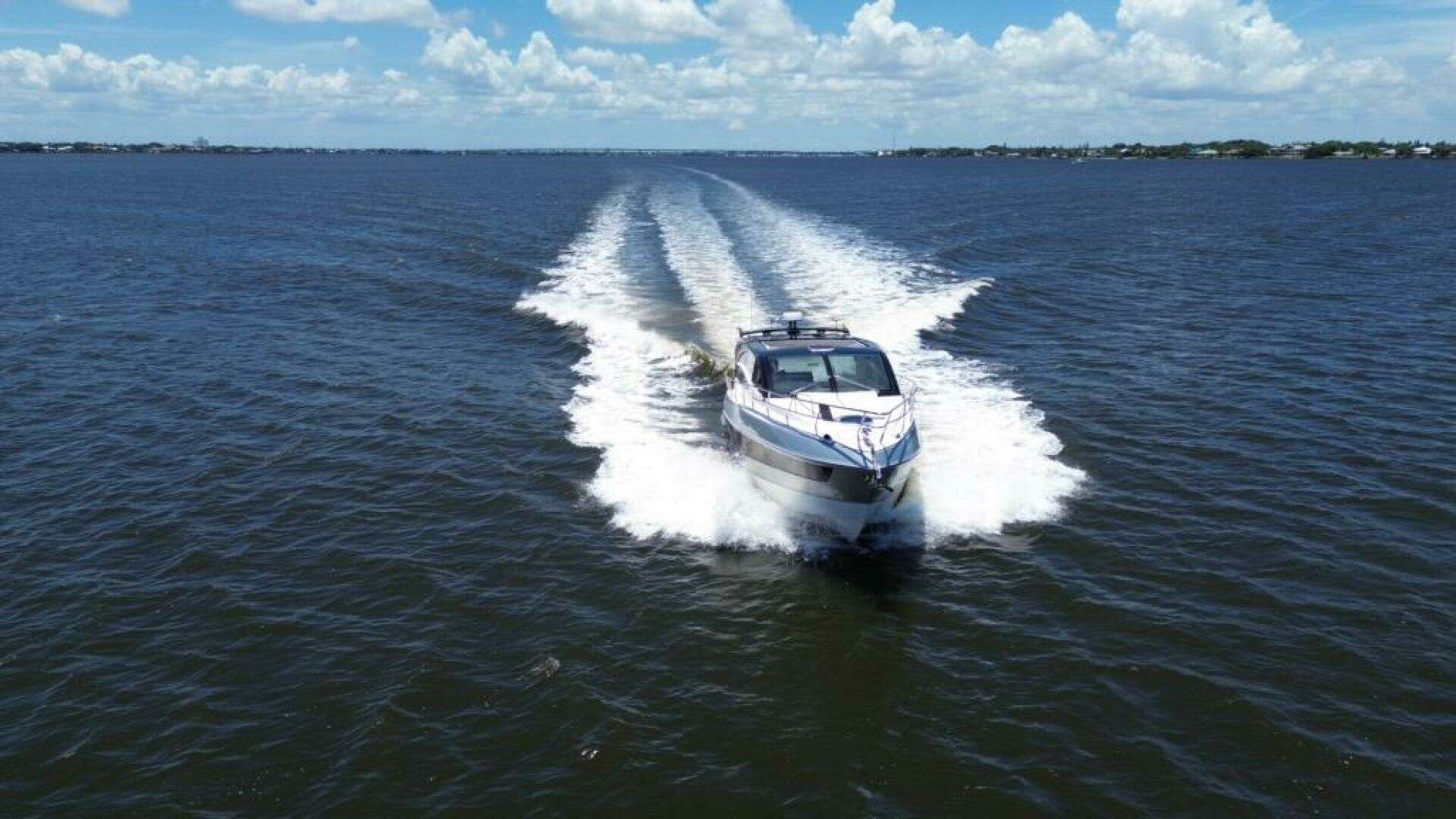 2025 Real 40 HT Luxury - Image 11