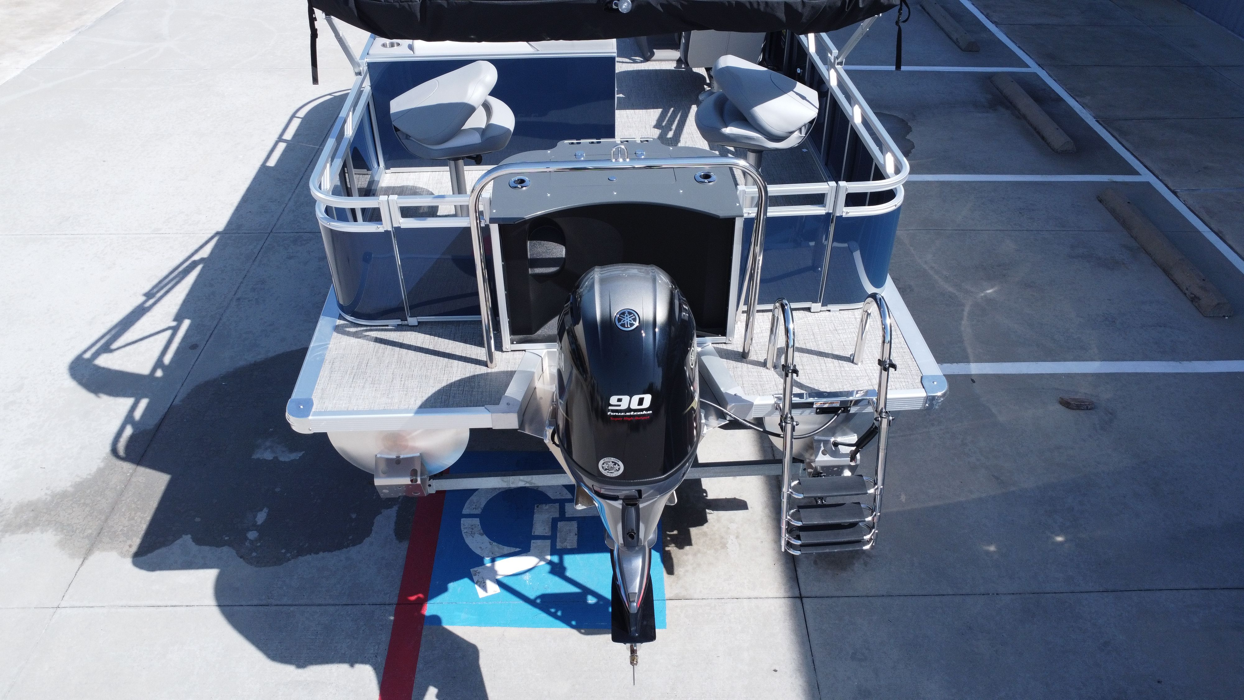 2025 Avalon Venture 85 Rear Fish - 21' - 22