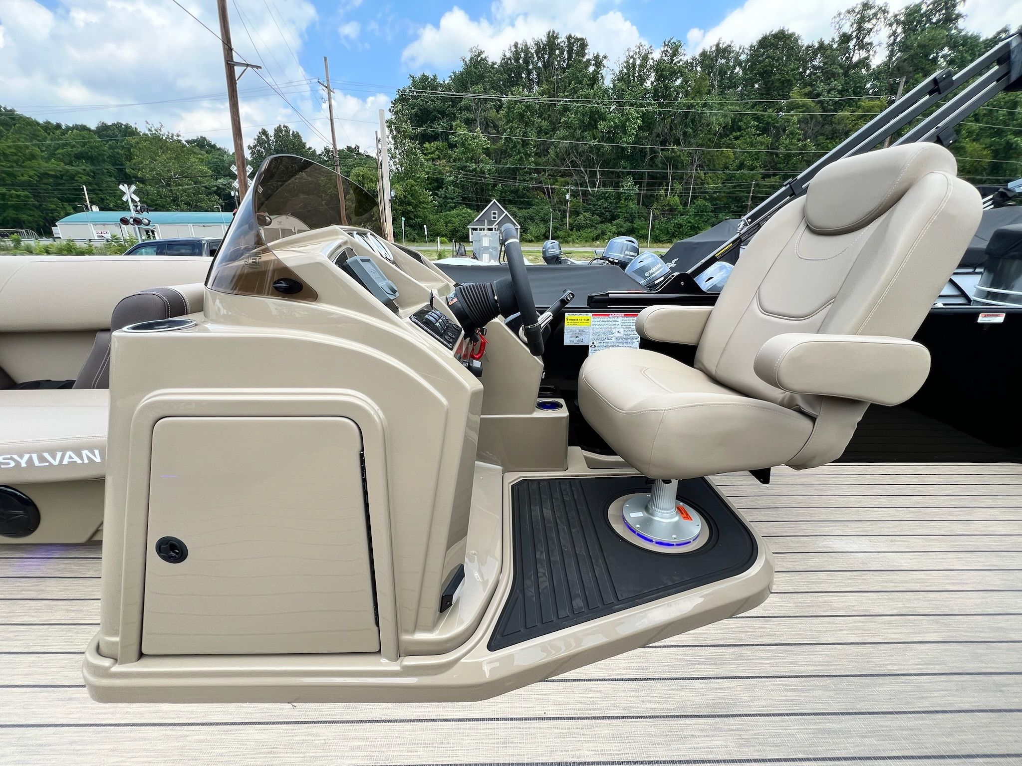 2026 Sylvan Mirage 8520 Cruise - 38