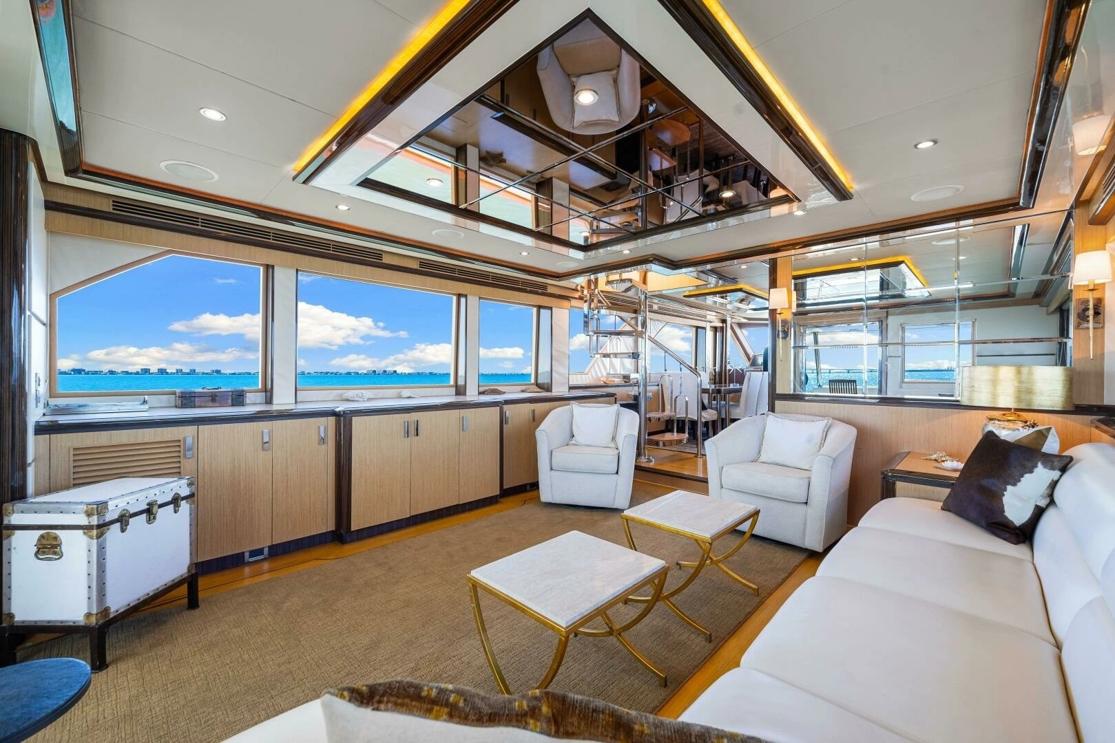 2010 Ocean Alexander 83 Motor Yacht - Image 12