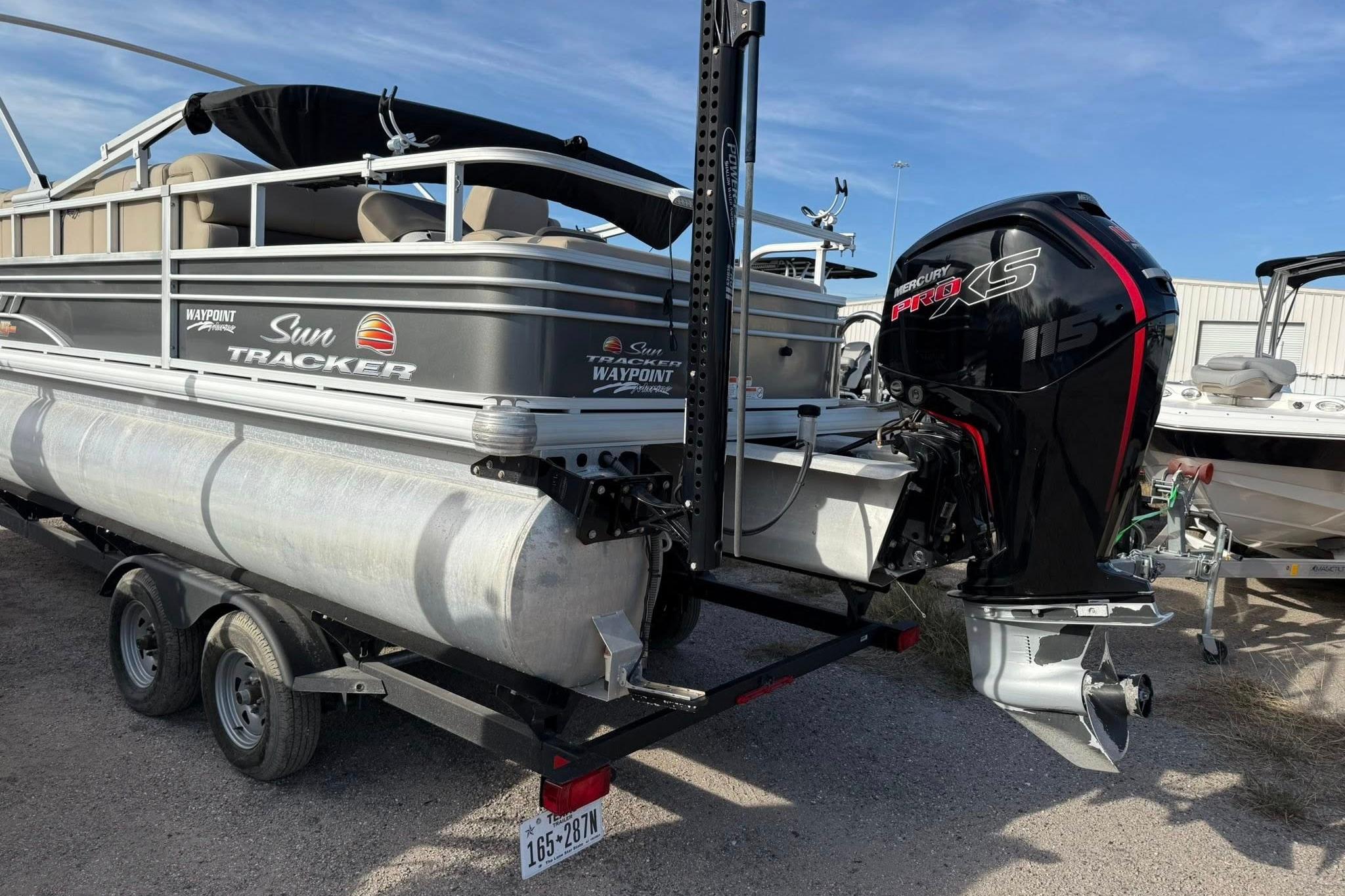 2023 Sun Tracker Fishin' Barge 22 DLX