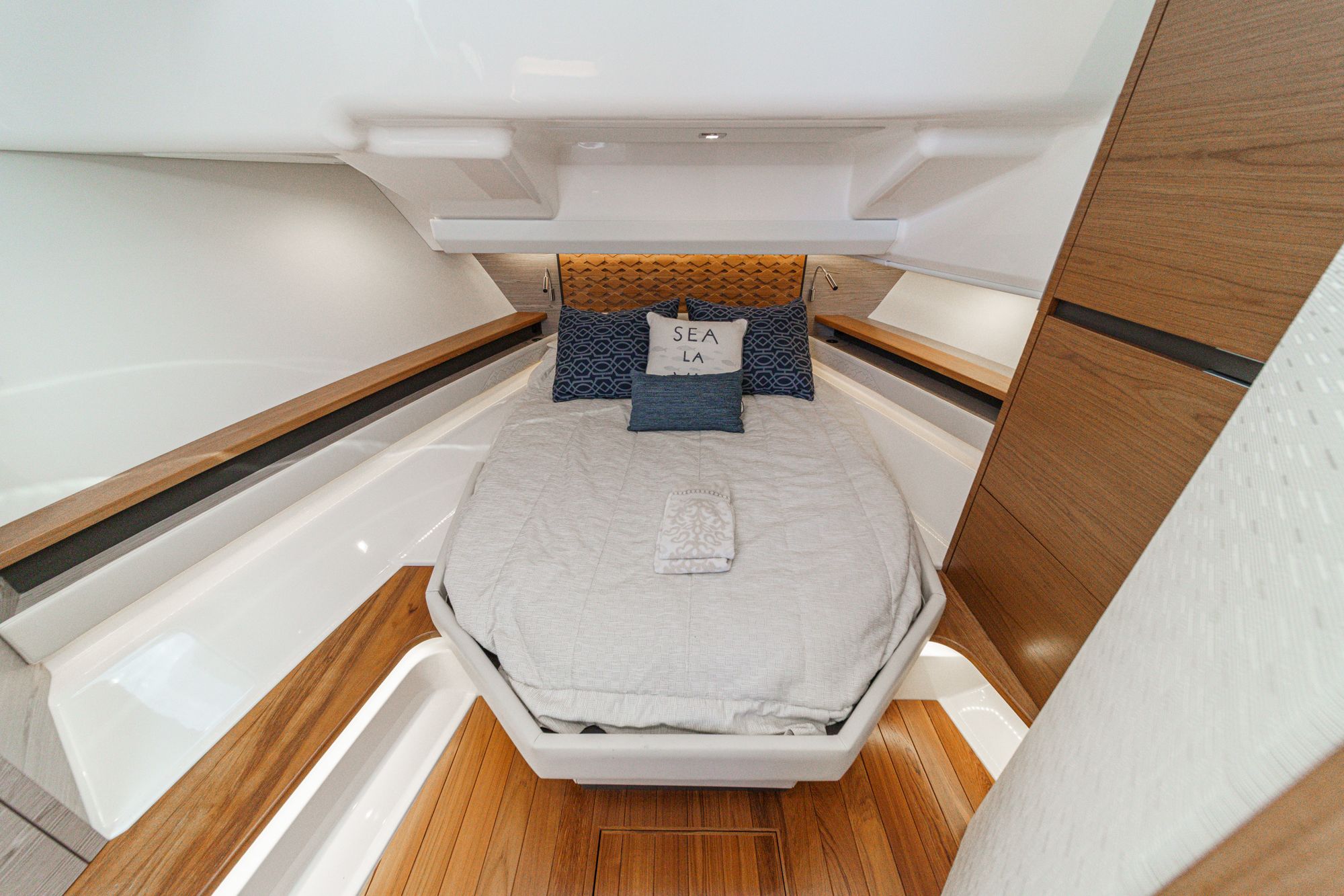 2023 Tiara Yachts 48 LS - 47