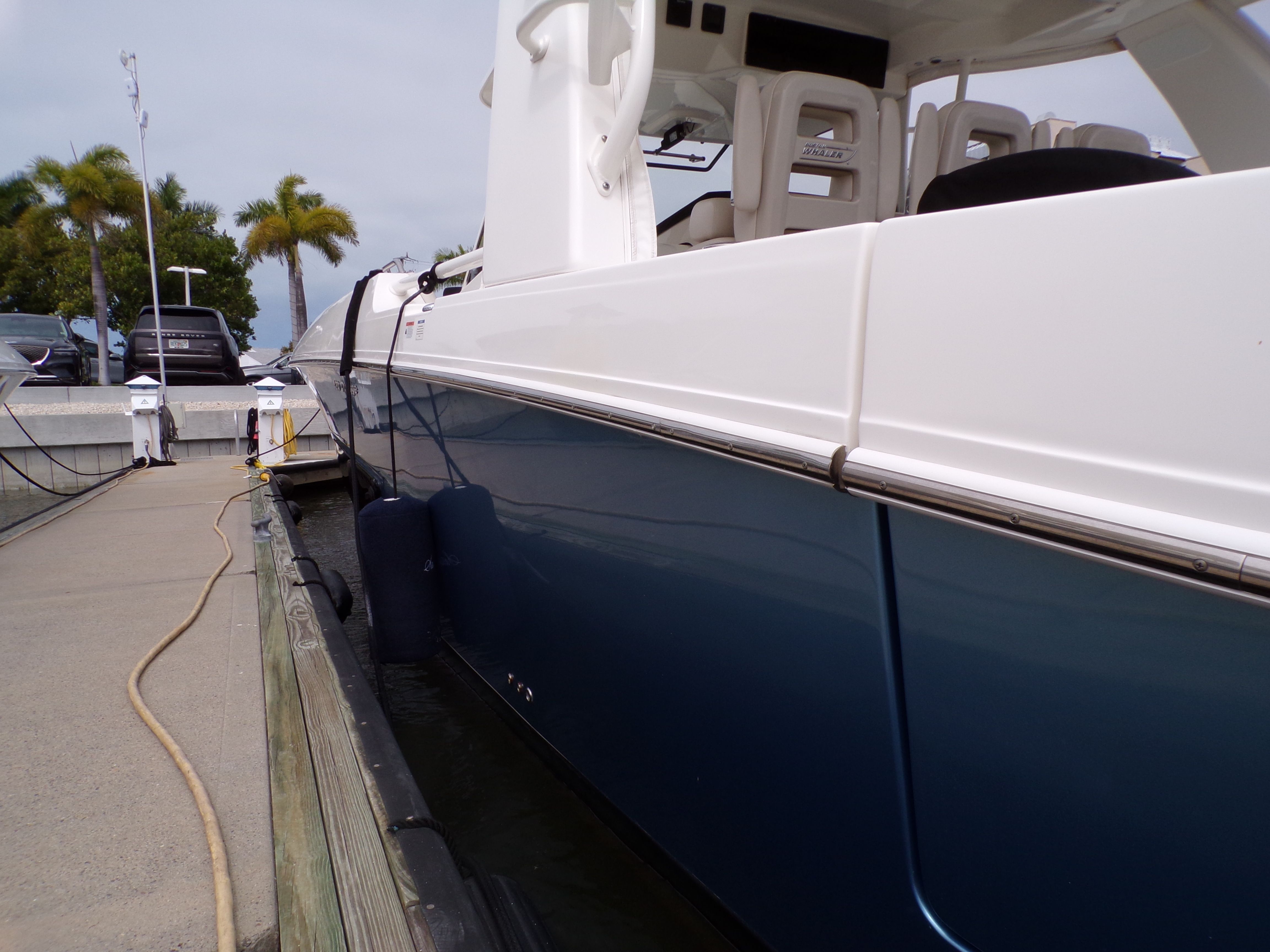 2018 Boston Whaler 420 - 18