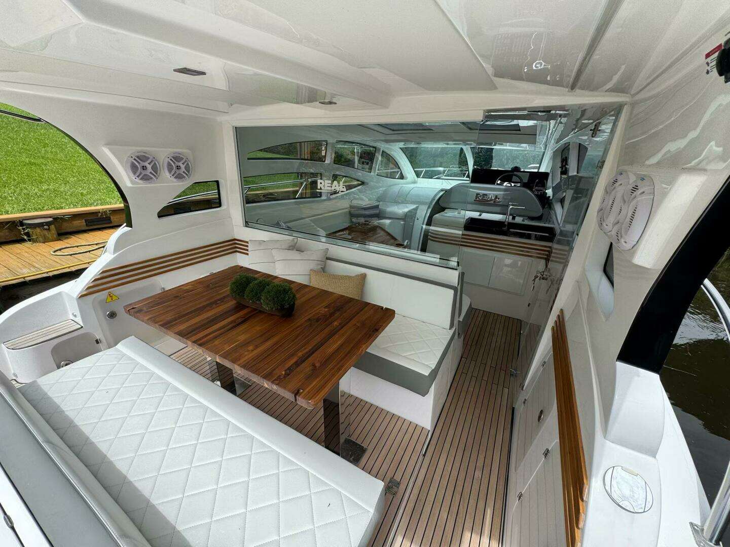 2025 Real 40 HT Luxury - Image 36