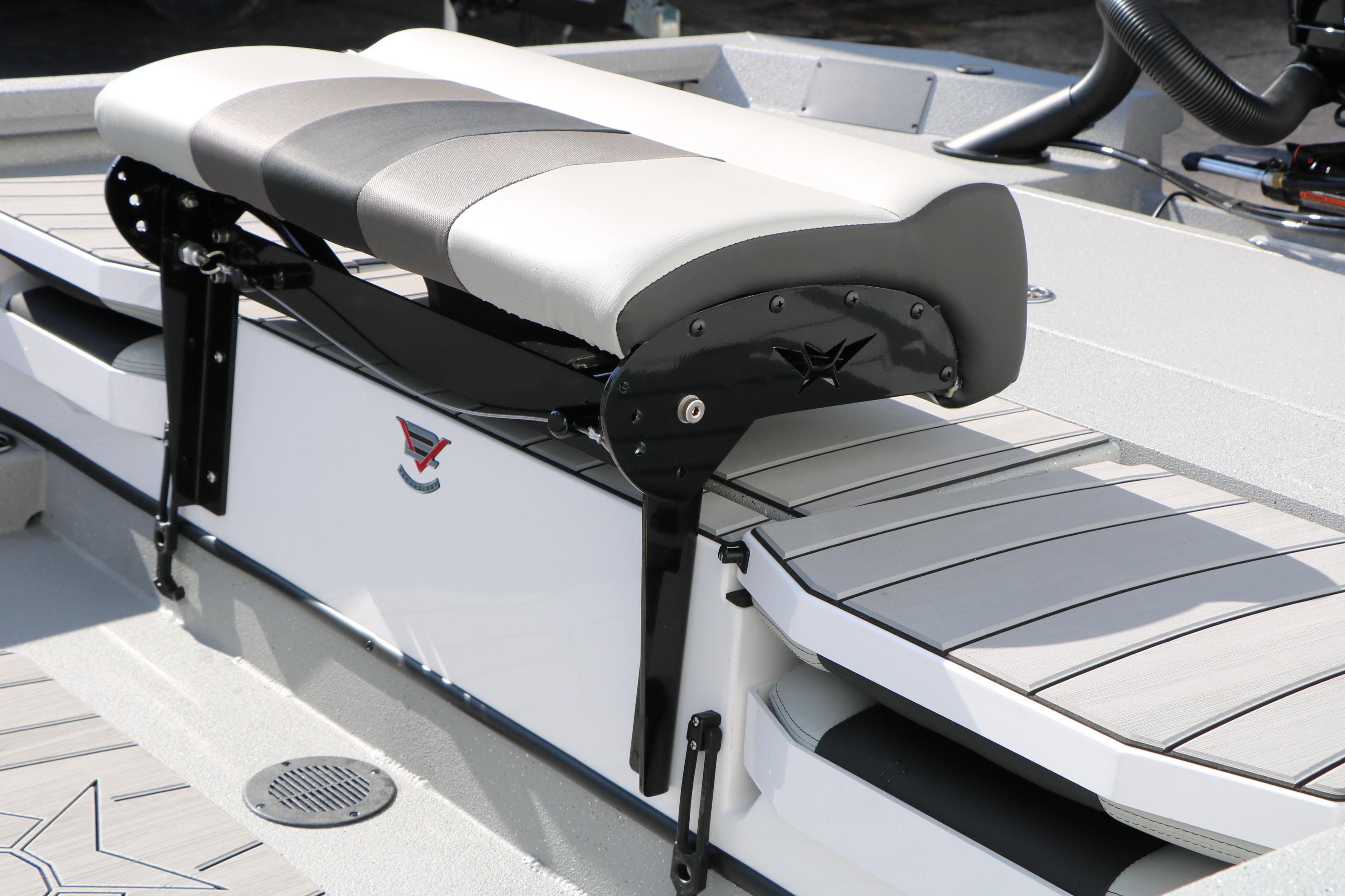 2026 Vexus ACX2000 boat seat with sleek design and modern features.
