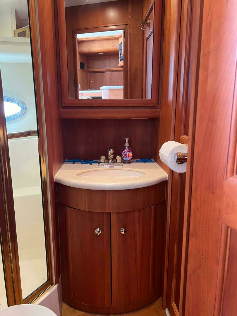 2002 Silverton 39 Motor Yacht - Image 14