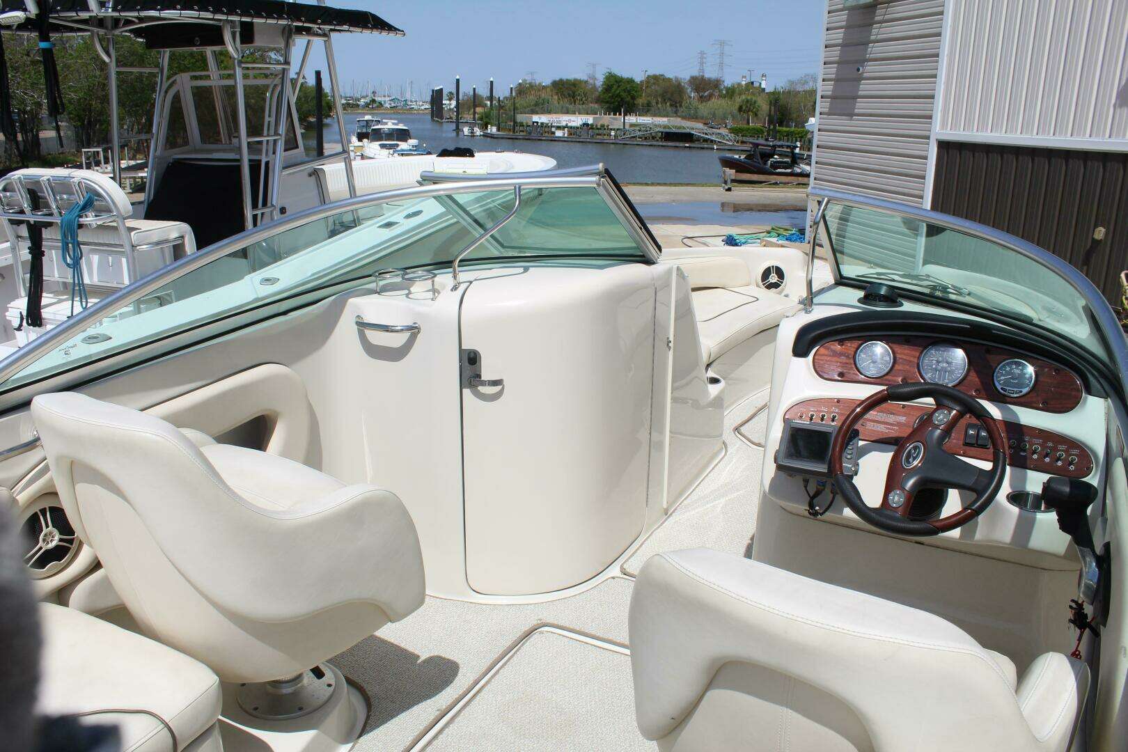 2008 Sea Ray 240 Sundeck - Image 4