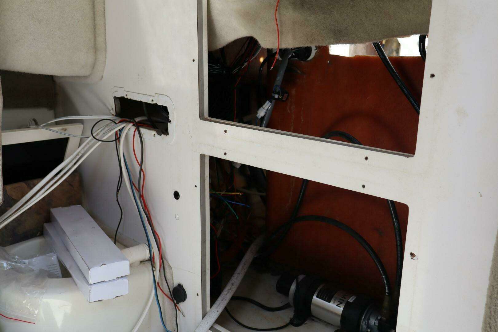 2005 Sea Boss 235 Walkaround - Image 17