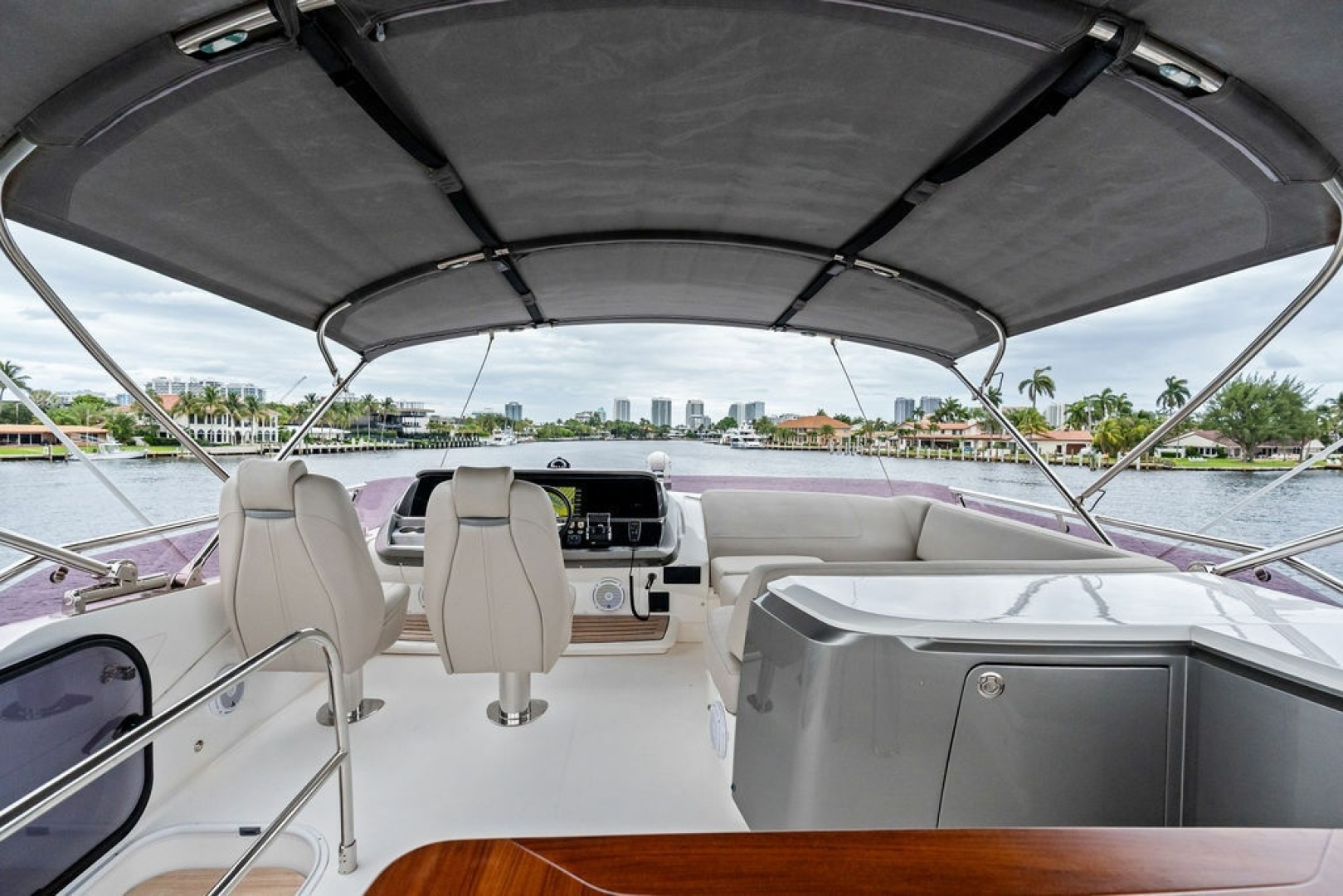 2020 Princess S62 Sportbridge - Image 21