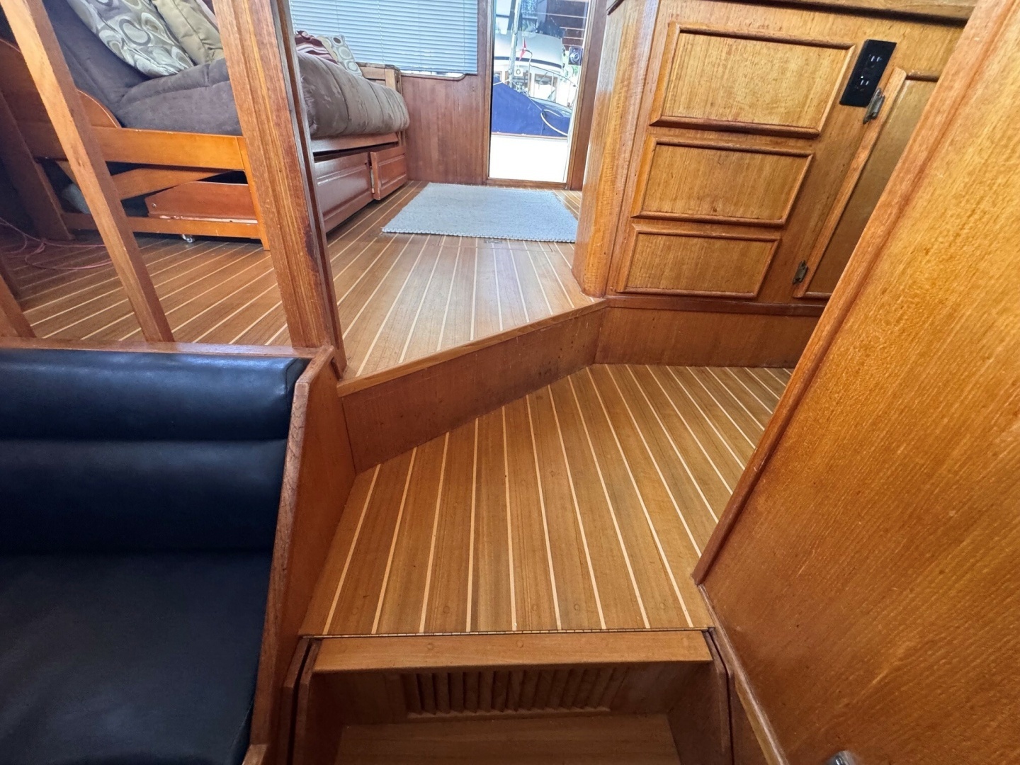 1987 Chris-Craft 44 Sedan - Image 7