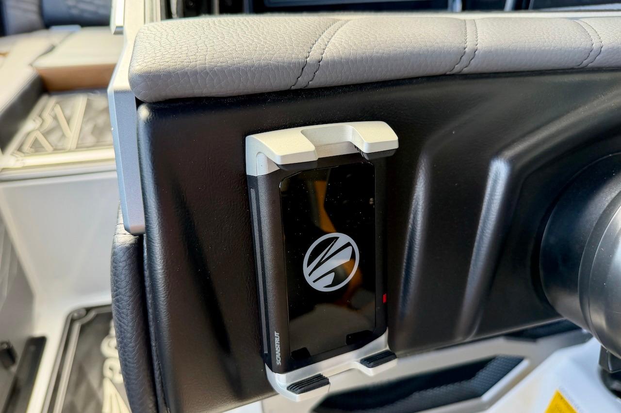 2025 Tigé Ultré 25ZX interior with mounted device holder on dashboard.