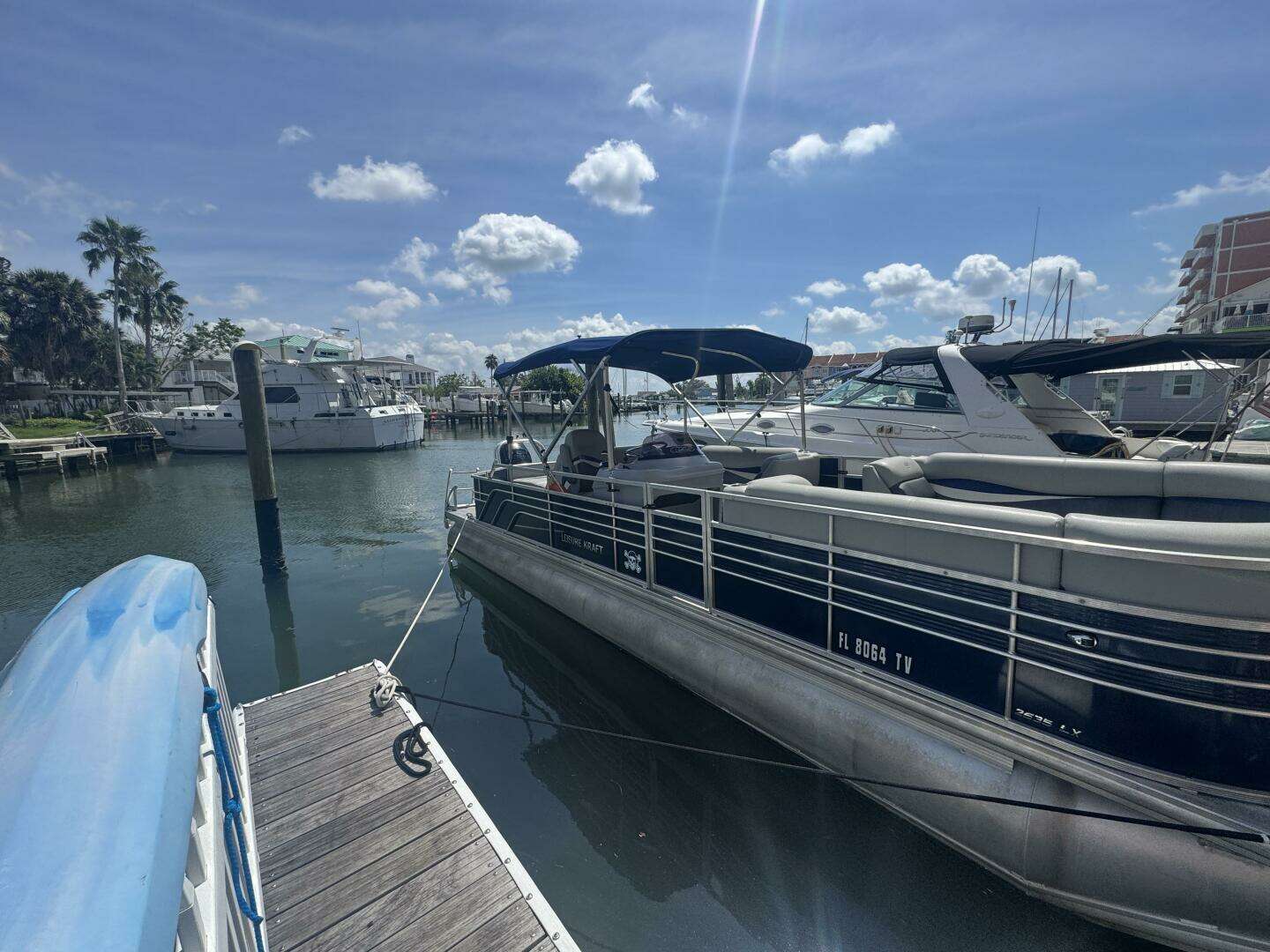 2021 Leisure Kraft Prestige 2635 LX Tri-Toon - Image 4