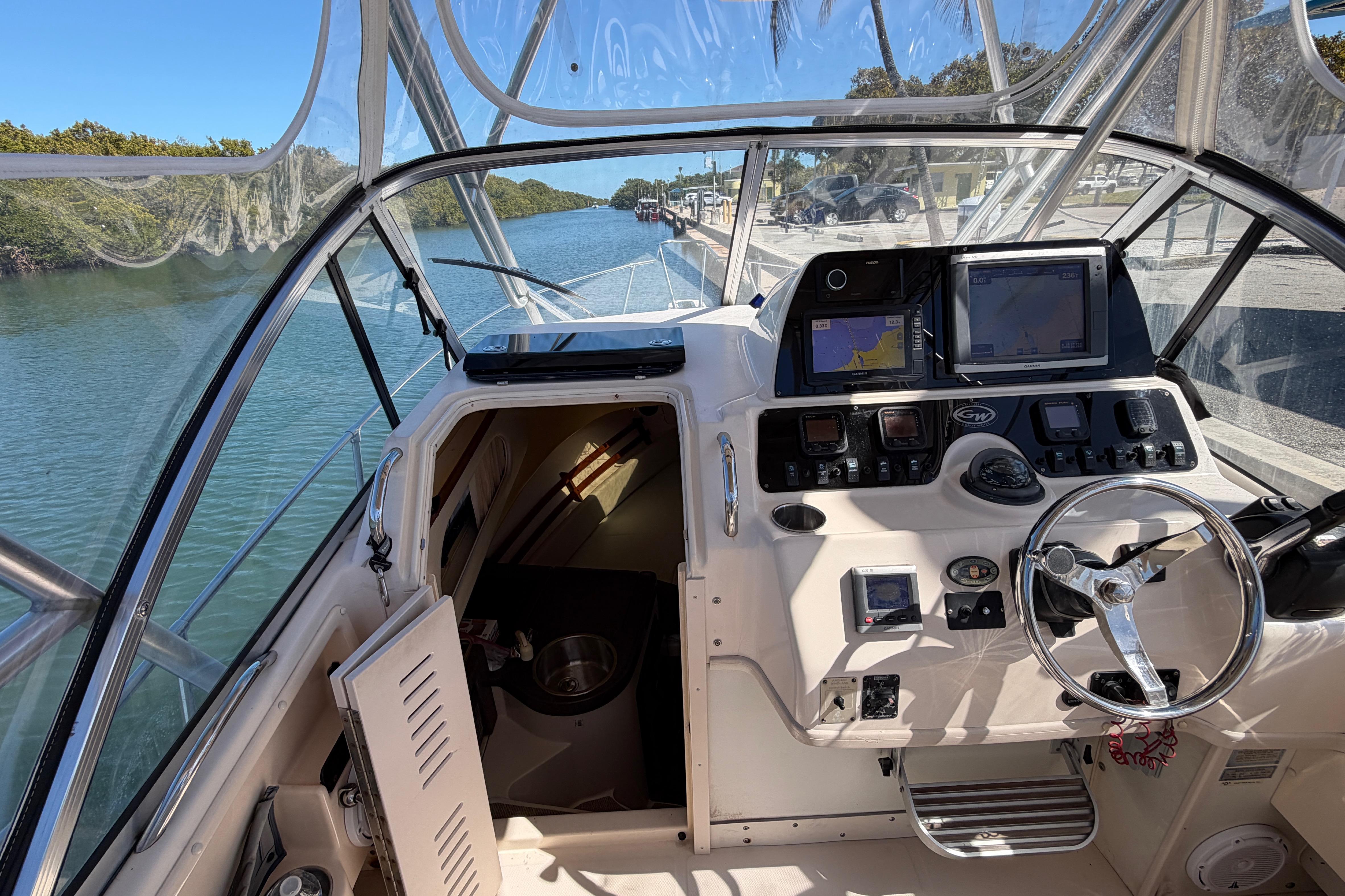 2006 Grady-White Sailfish 282 boat cockpit with navigation equipment and steering wheel.