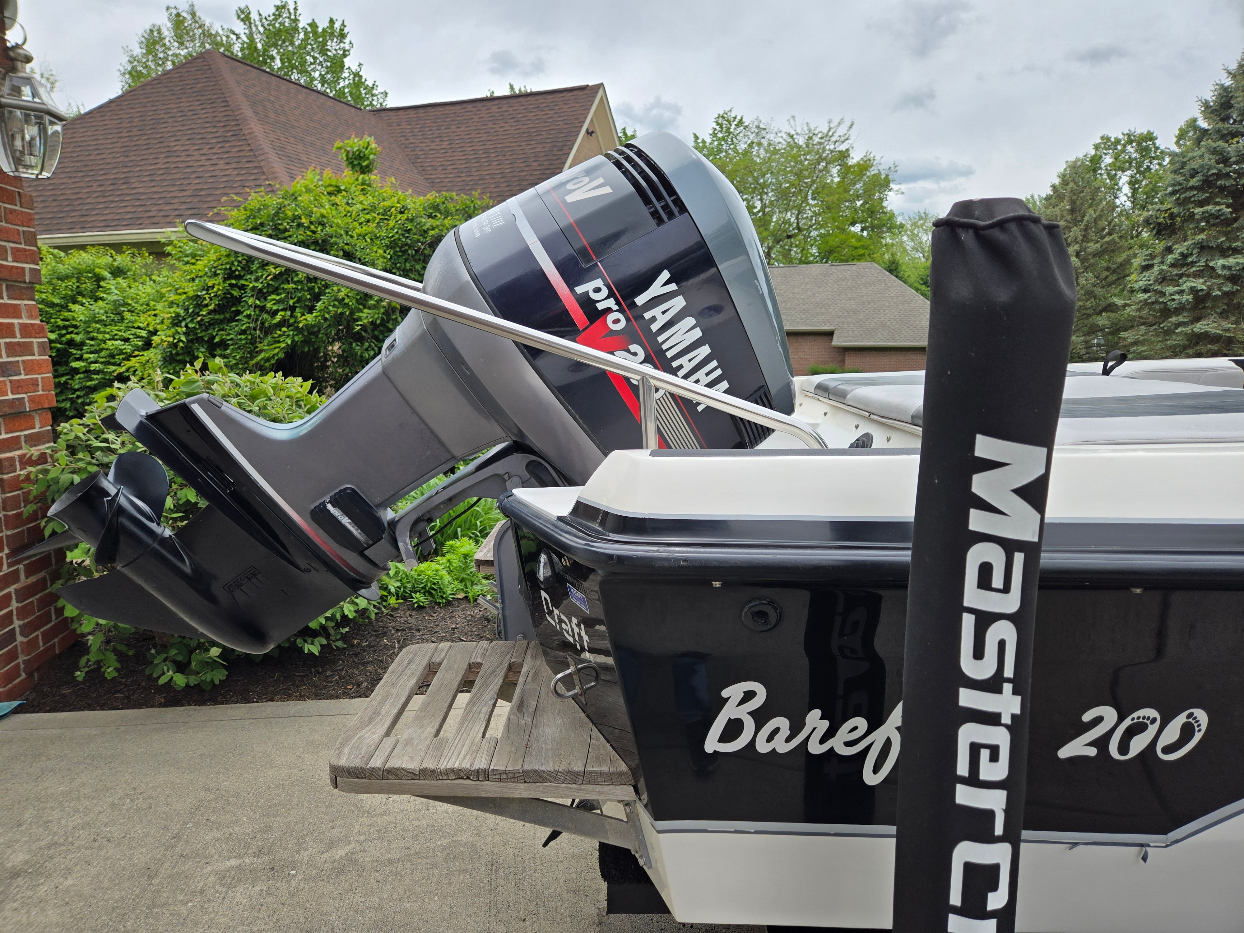 1991 MasterCraft Barefoot 200 boat with Yamaha outboard motor.