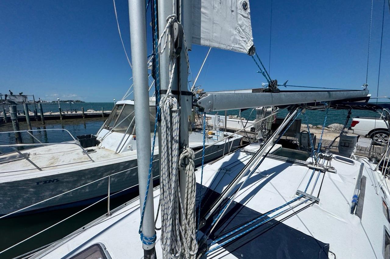 2005 Beneteau Oceanis Clipper 373 sailboat docked at marina under clear blue sky.