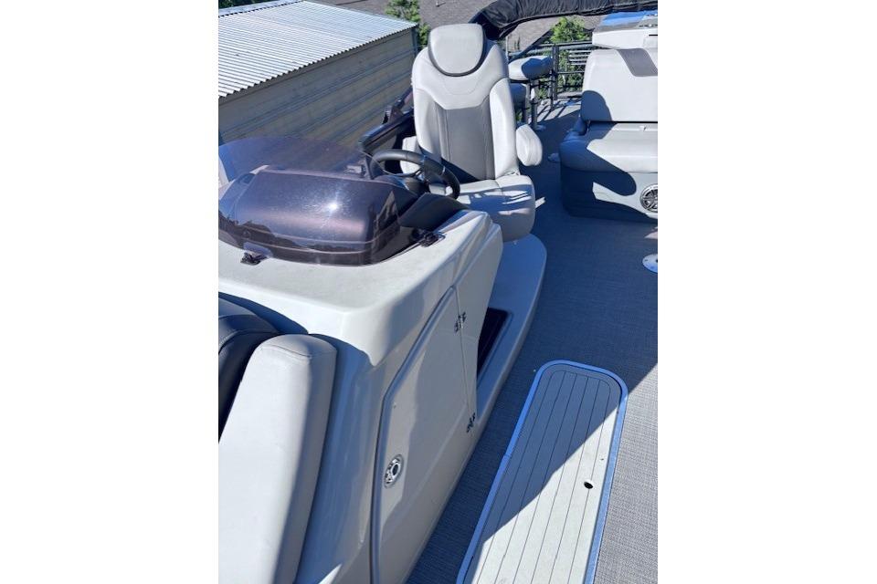 2022 Sylvan L3 DLZ Bar boat interior with modern helm and seating.
