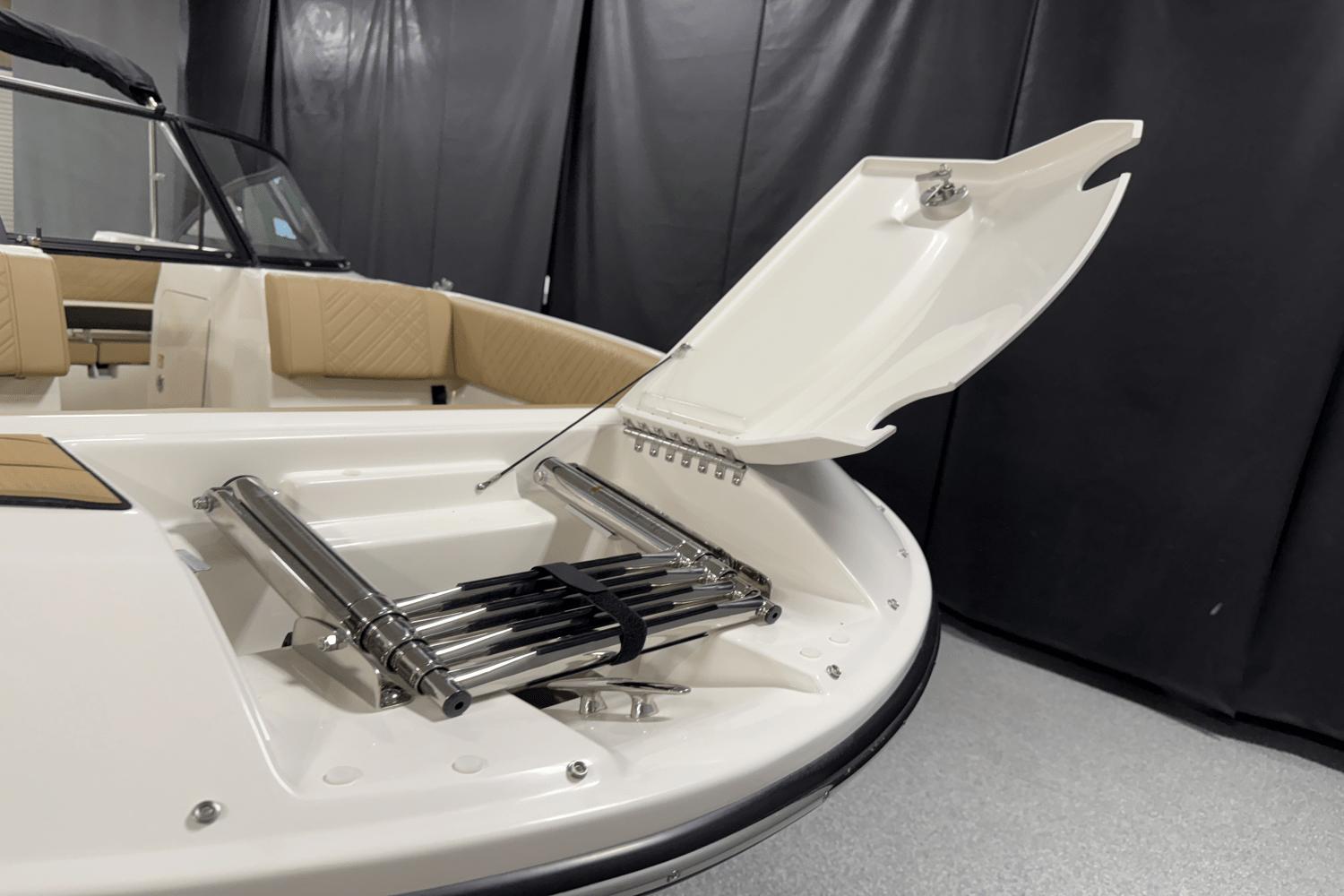 2026 Sea Ray SDX 230 Outboard - 11